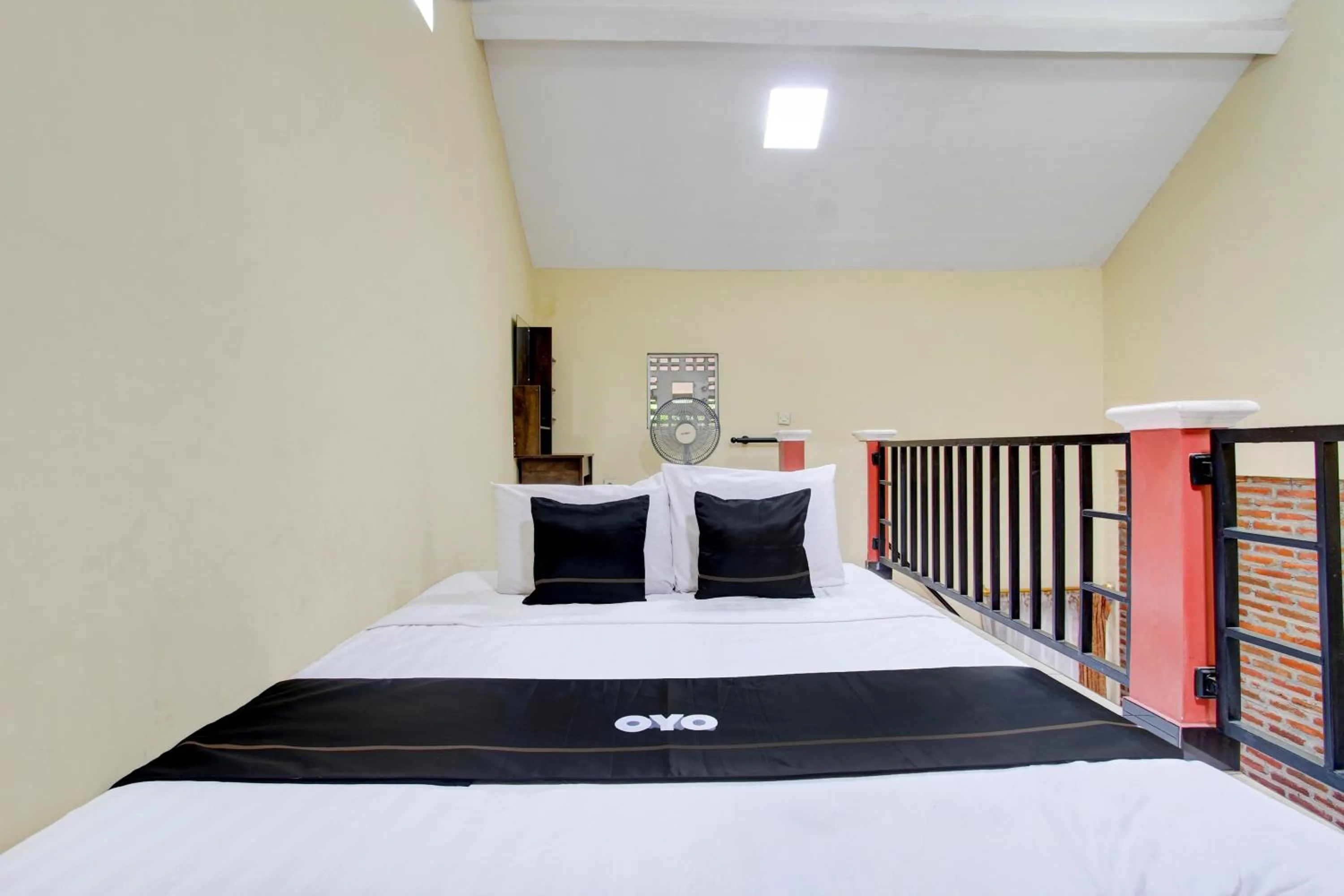 Bedroom in Capital O 93716 Family Guesthouse Syariah