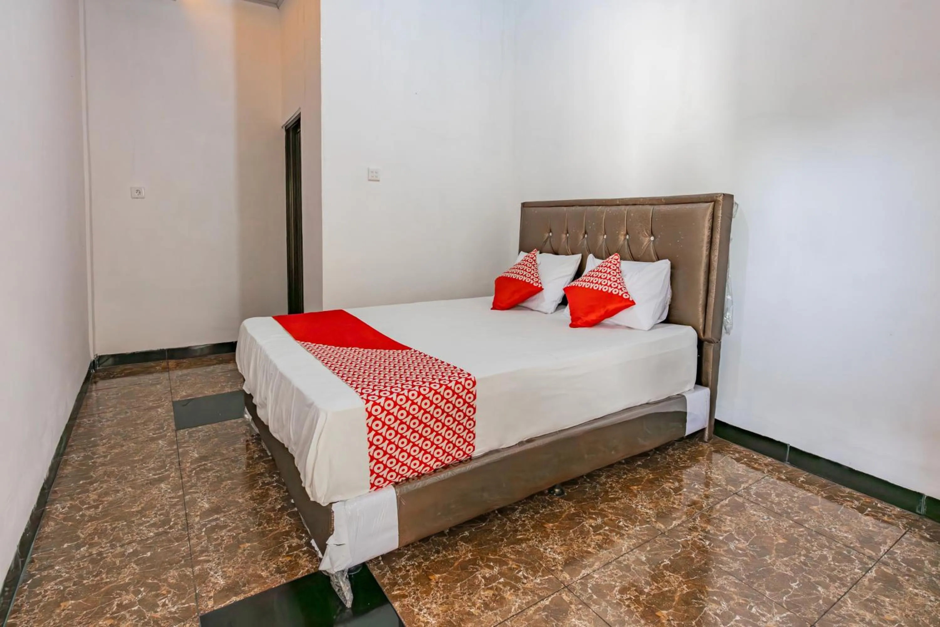 Bedroom, Bed in Hotel O Guest House Gembul Syariah