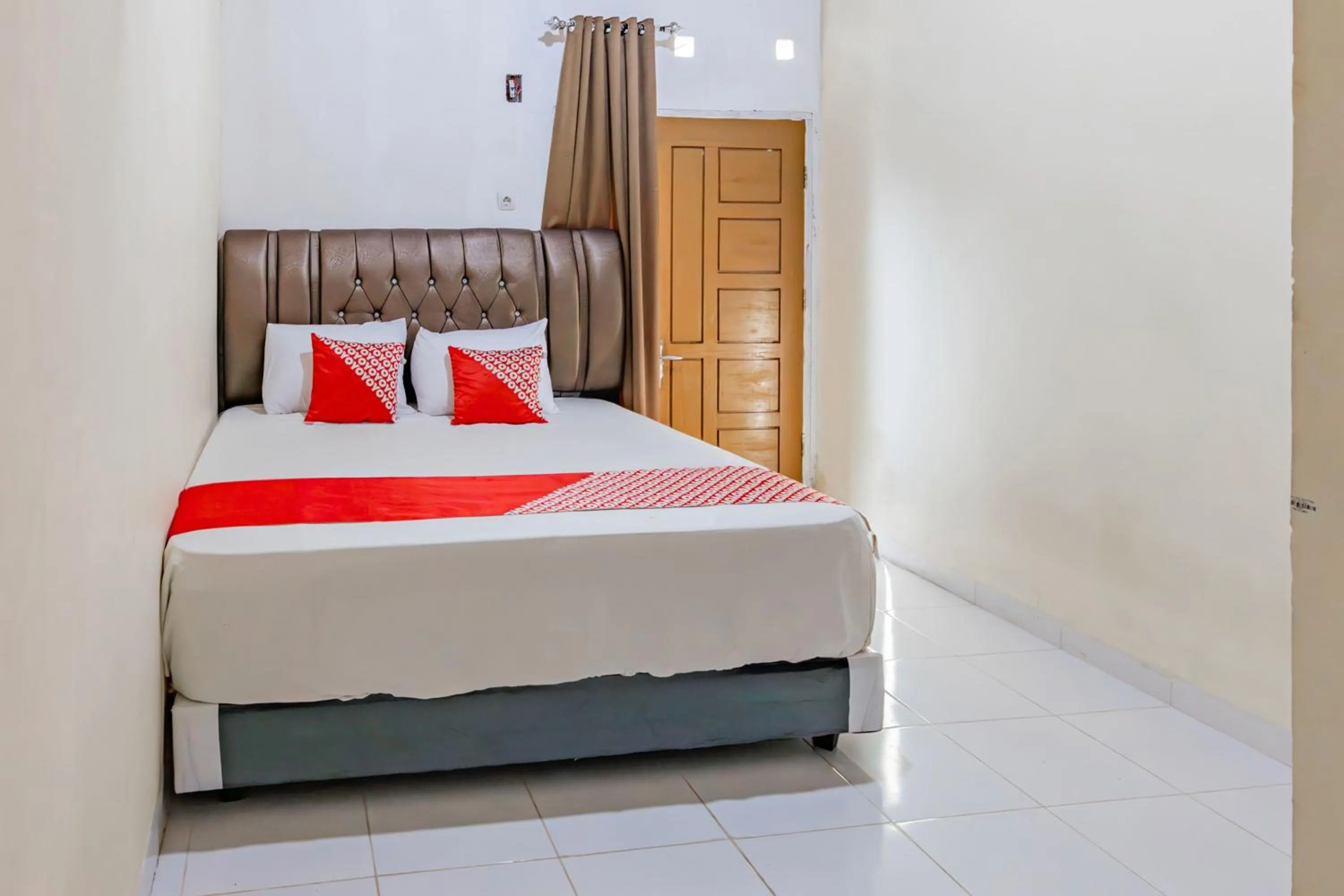 Bedroom, Bed in Hotel O Guest House Gembul Syariah