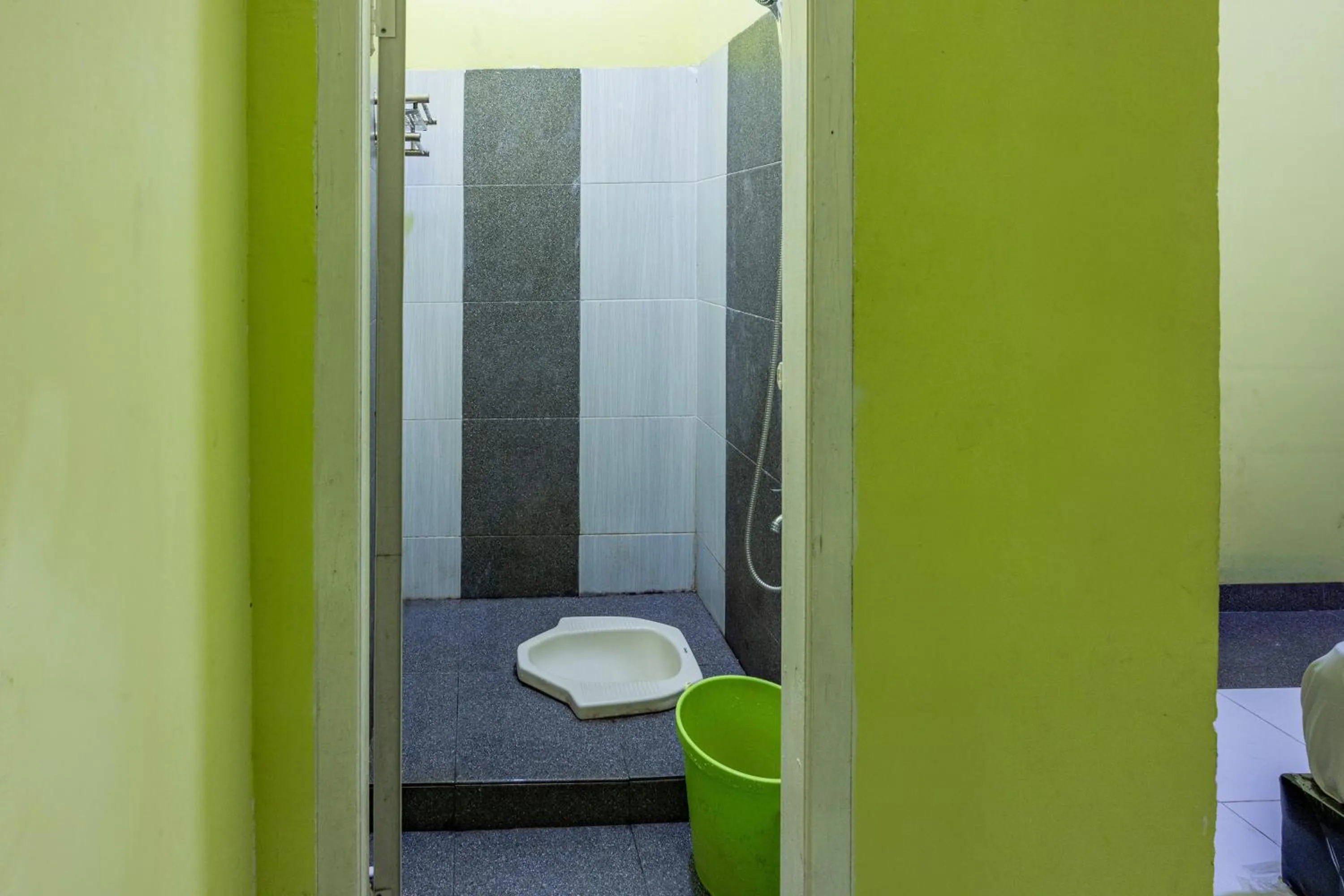 Bathroom in Hotel O Guest House Gembul Syariah