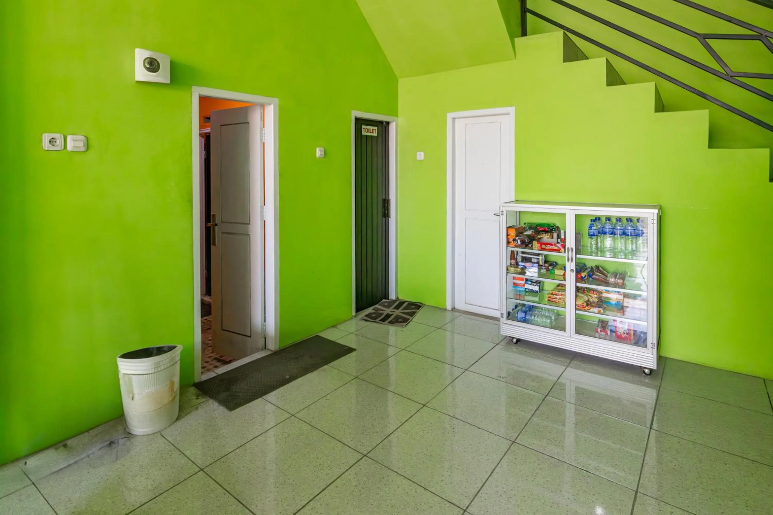 Lobby or reception in Hotel O Guest House Gembul Syariah