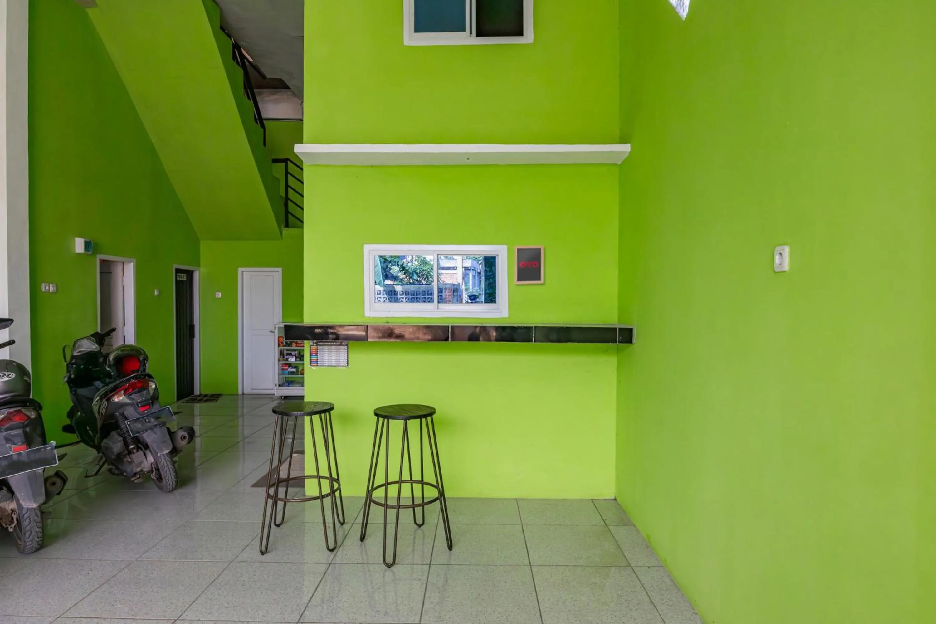 Lobby or reception in Hotel O Guest House Gembul Syariah