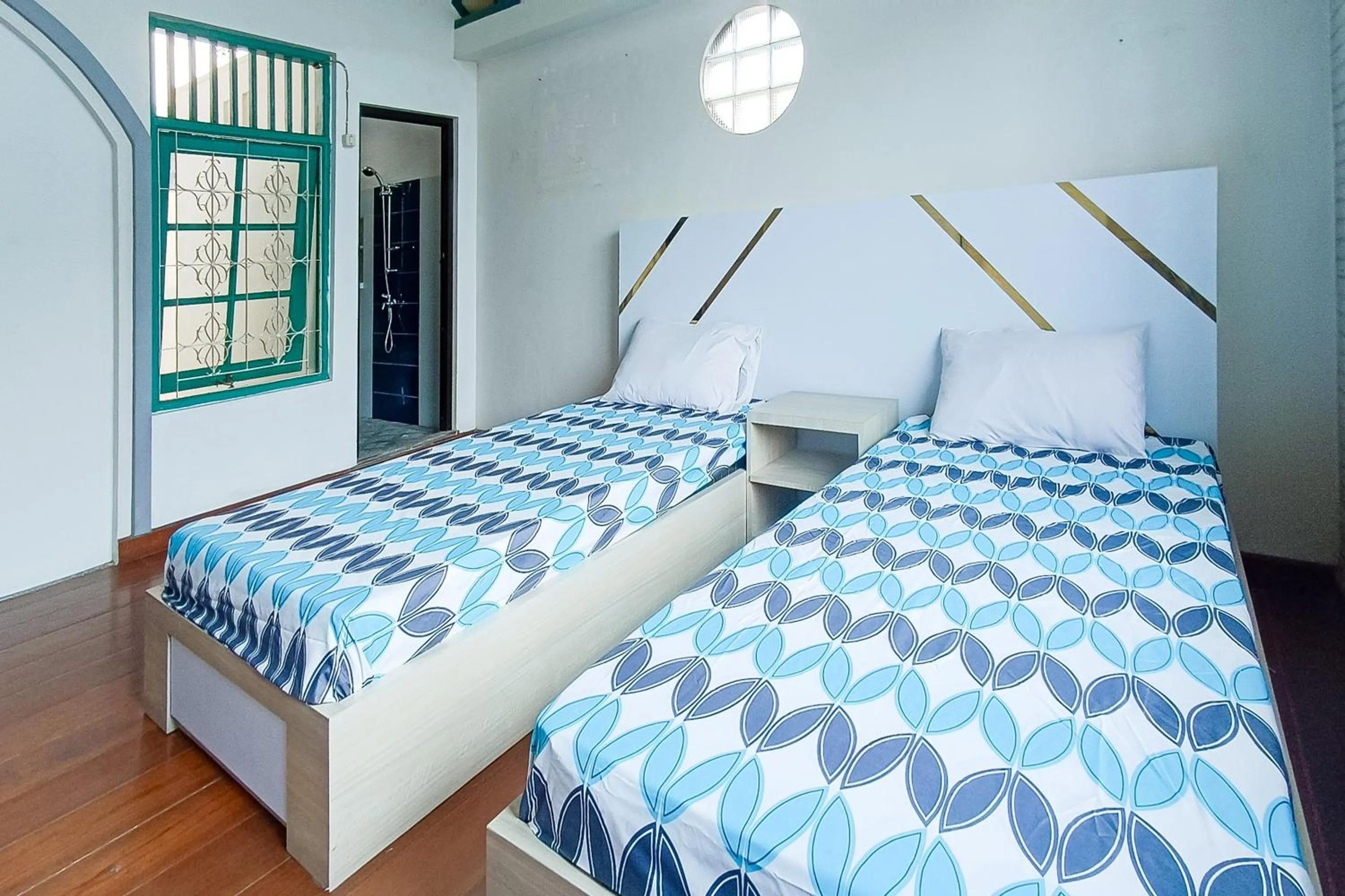 Budget Twin Room in Vj Sweethome Syariah Near GOR Turida