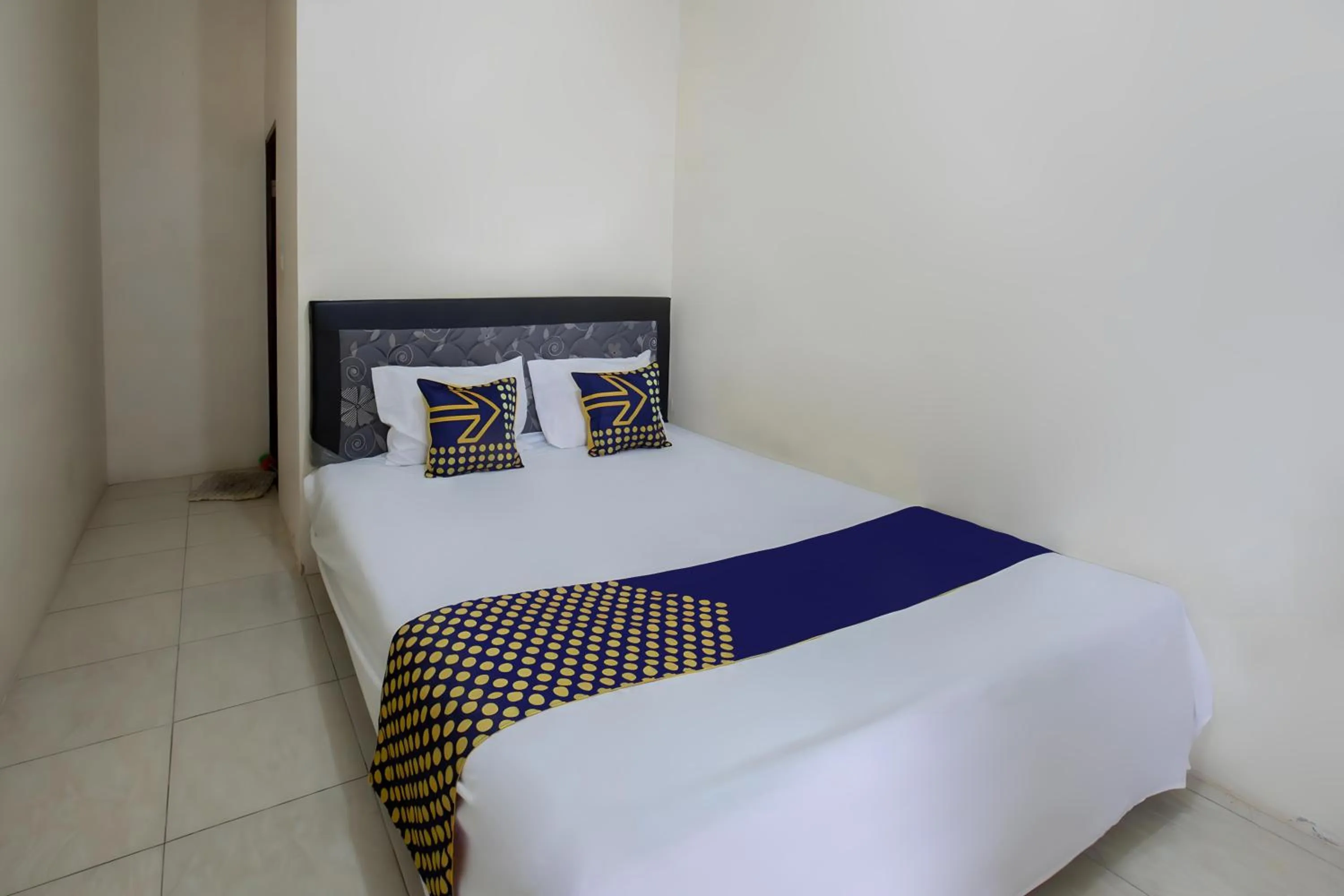 Bedroom, Bed in SPOT ON 93724 Songgong Homestay