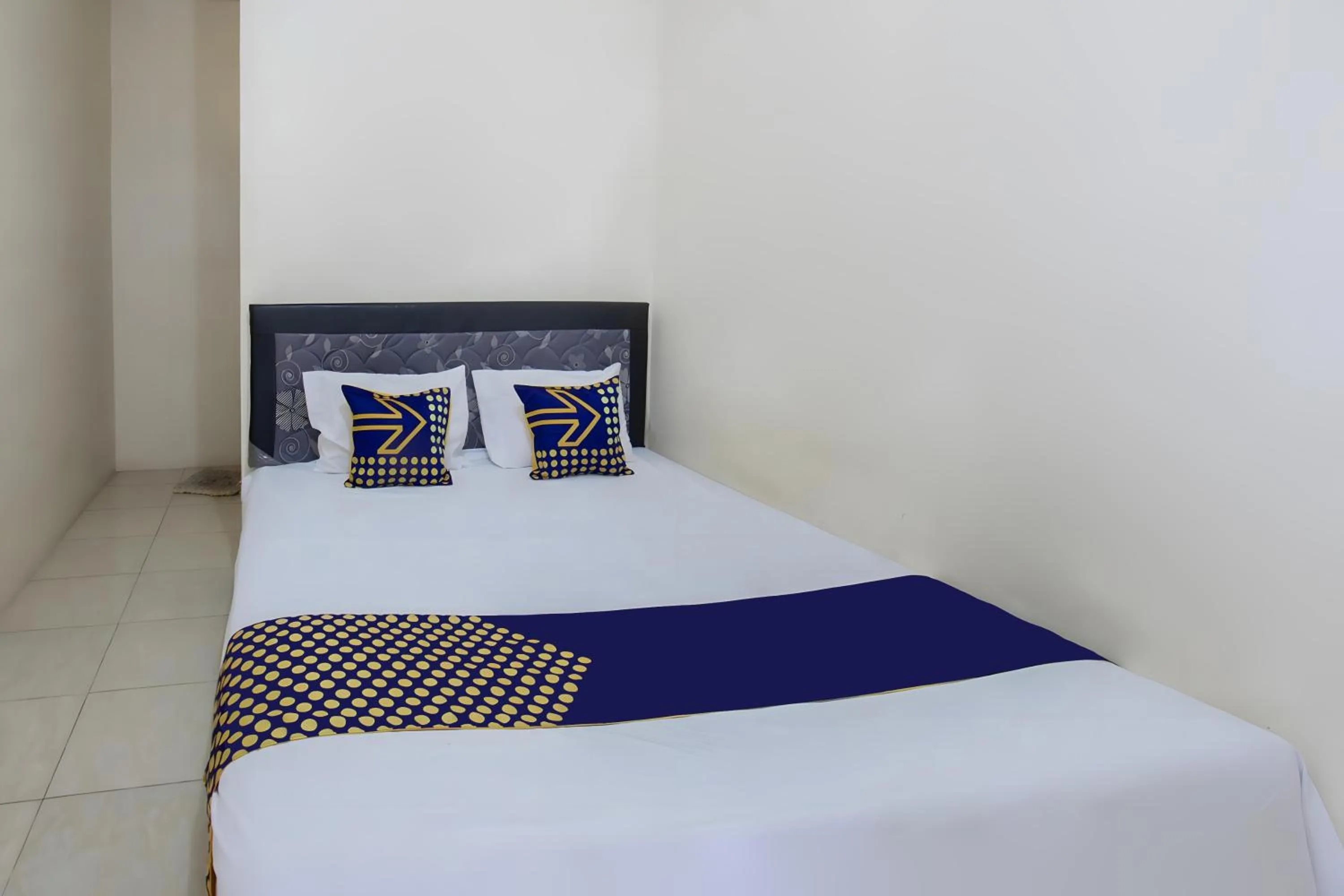 Bedroom, Bed in SPOT ON 93724 Songgong Homestay