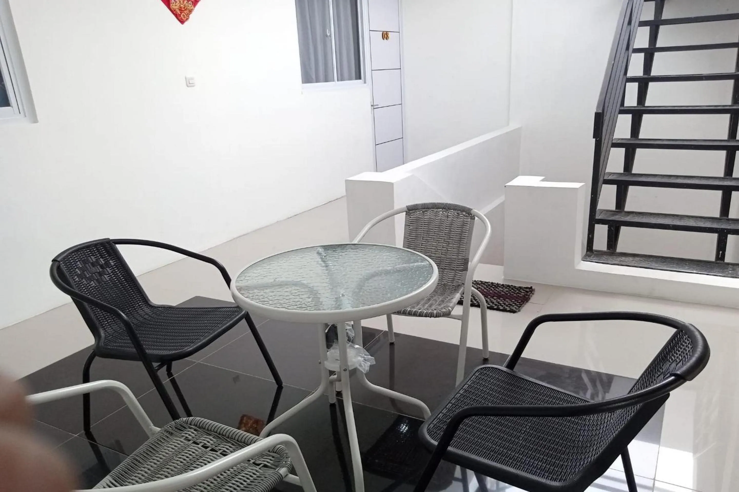 Lobby or reception in Capital O 93728 Guest House Cemara