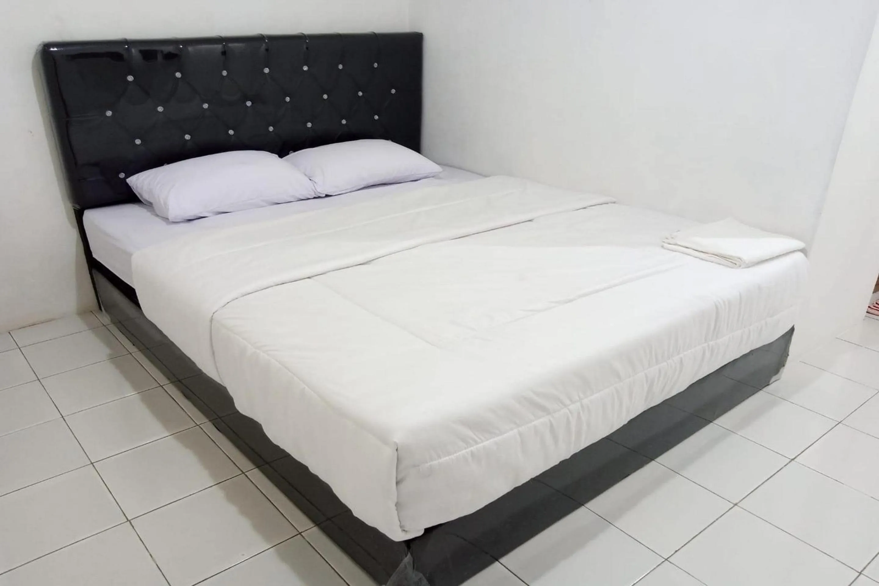 Bedroom in Capital O 93728 Guest House Cemara