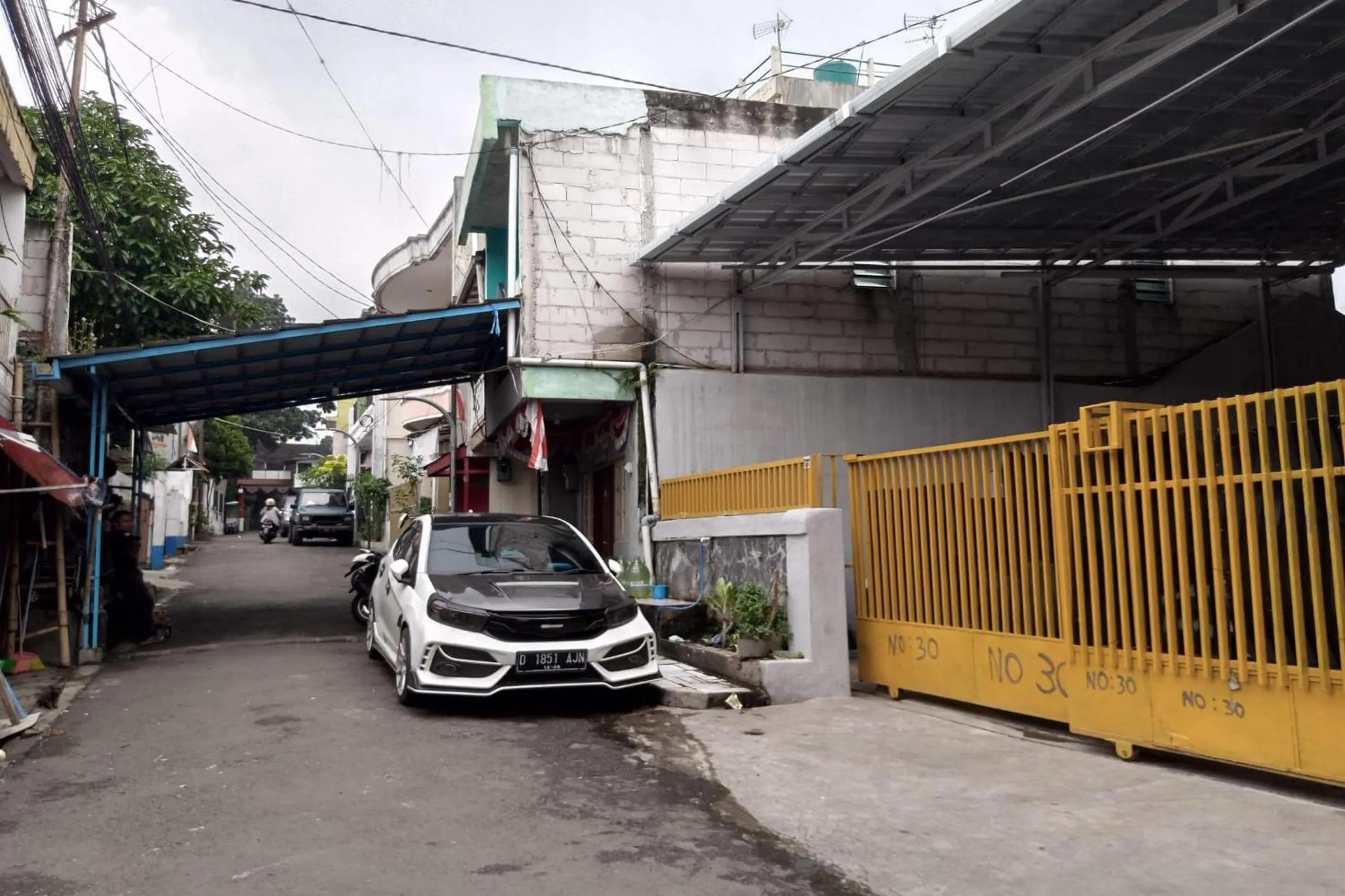 Facade/entrance in Capital O 93728 Guest House Cemara