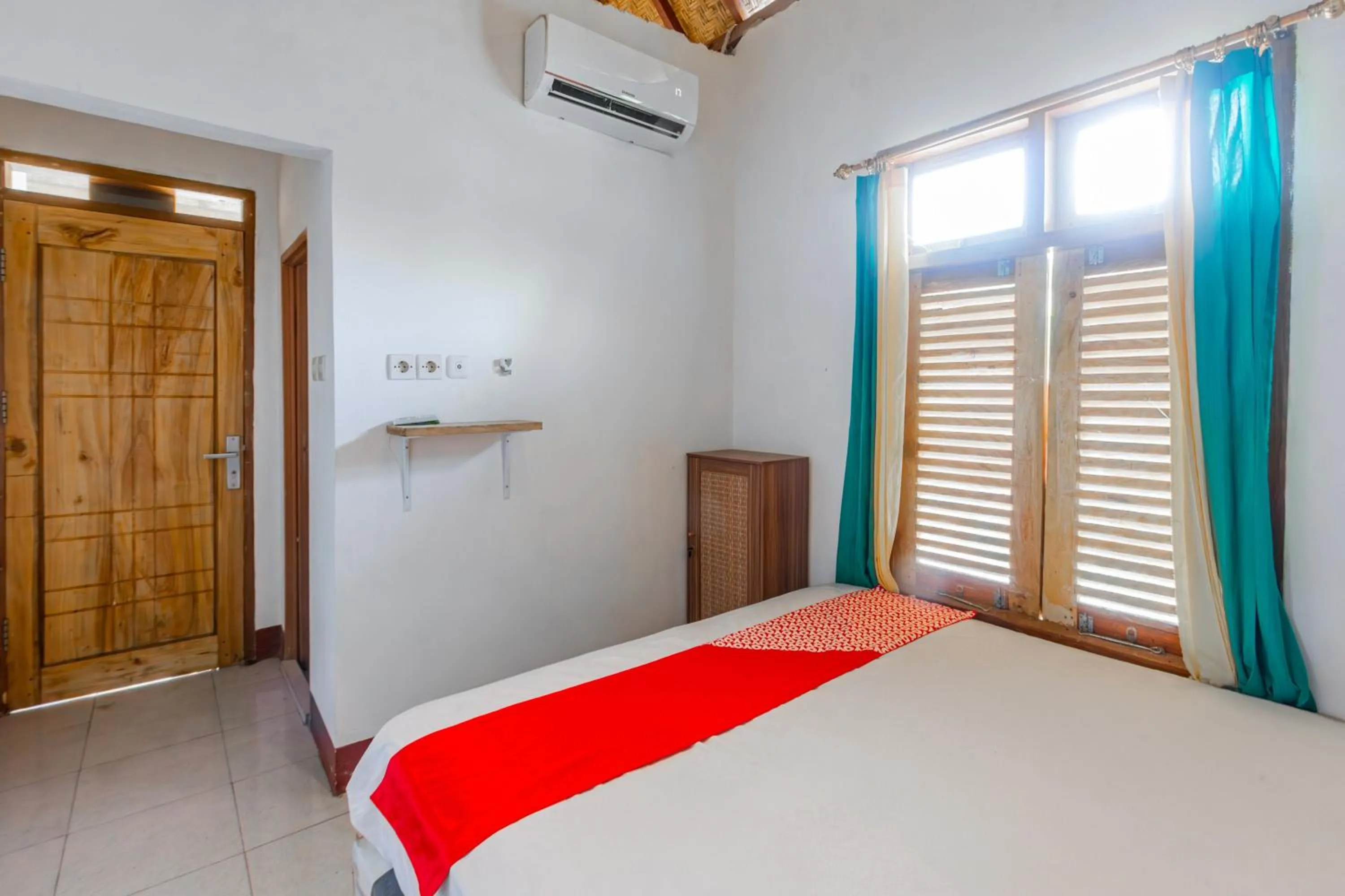 Bedroom in OYO 93729 Radesa Family Homestay