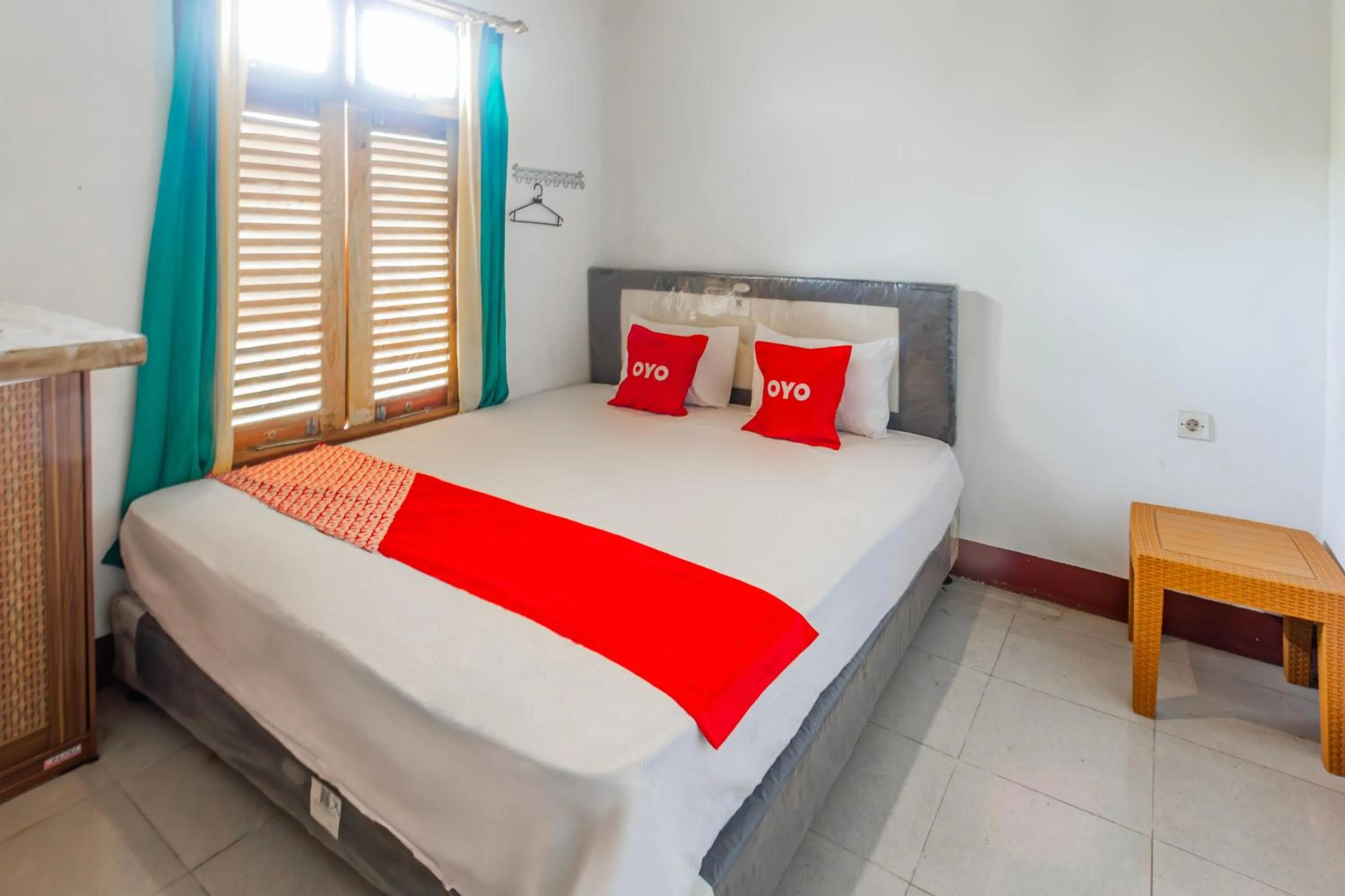 Bedroom in OYO 93729 Radesa Family Homestay