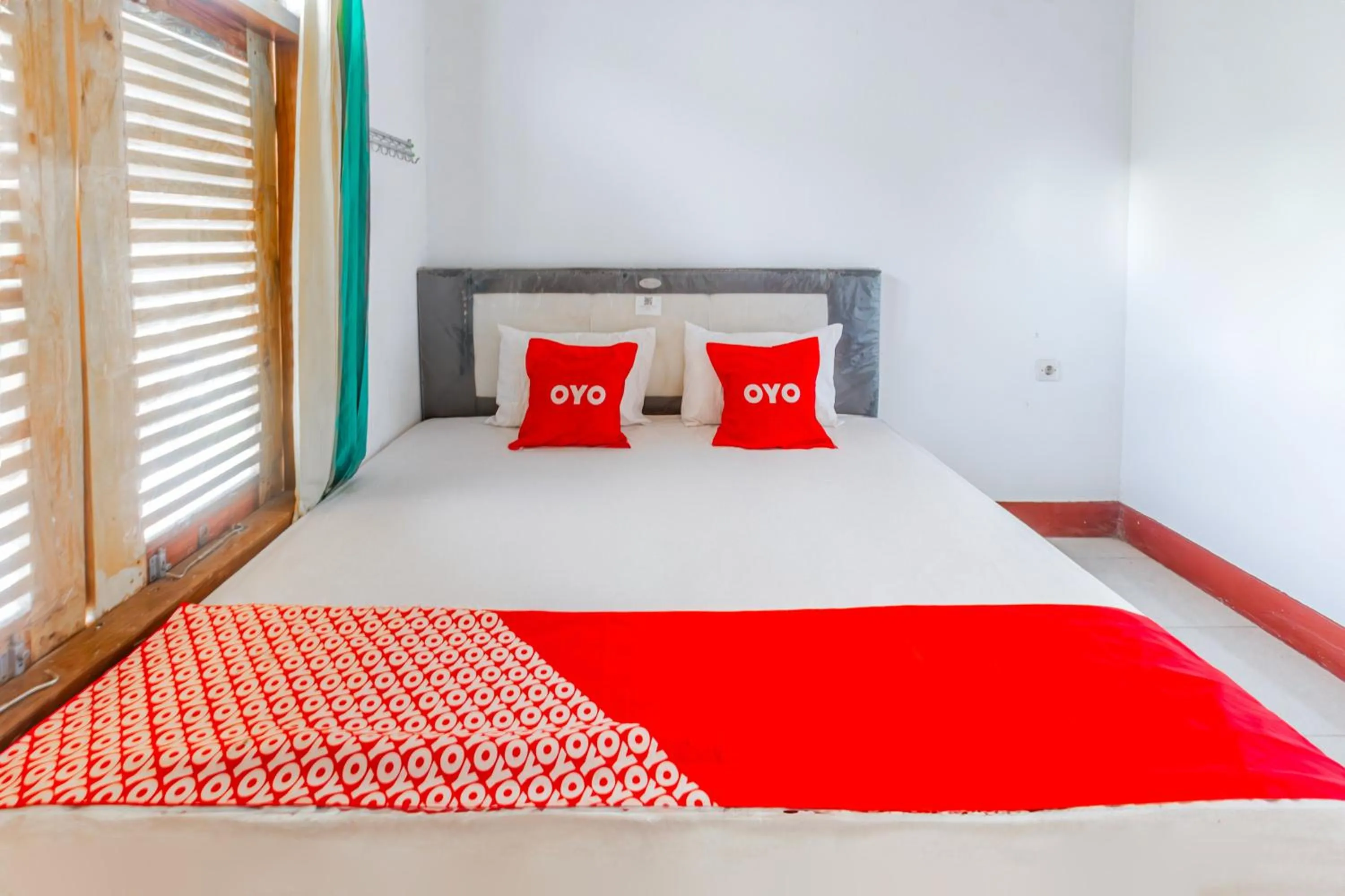 Bedroom in OYO 93729 Radesa Family Homestay