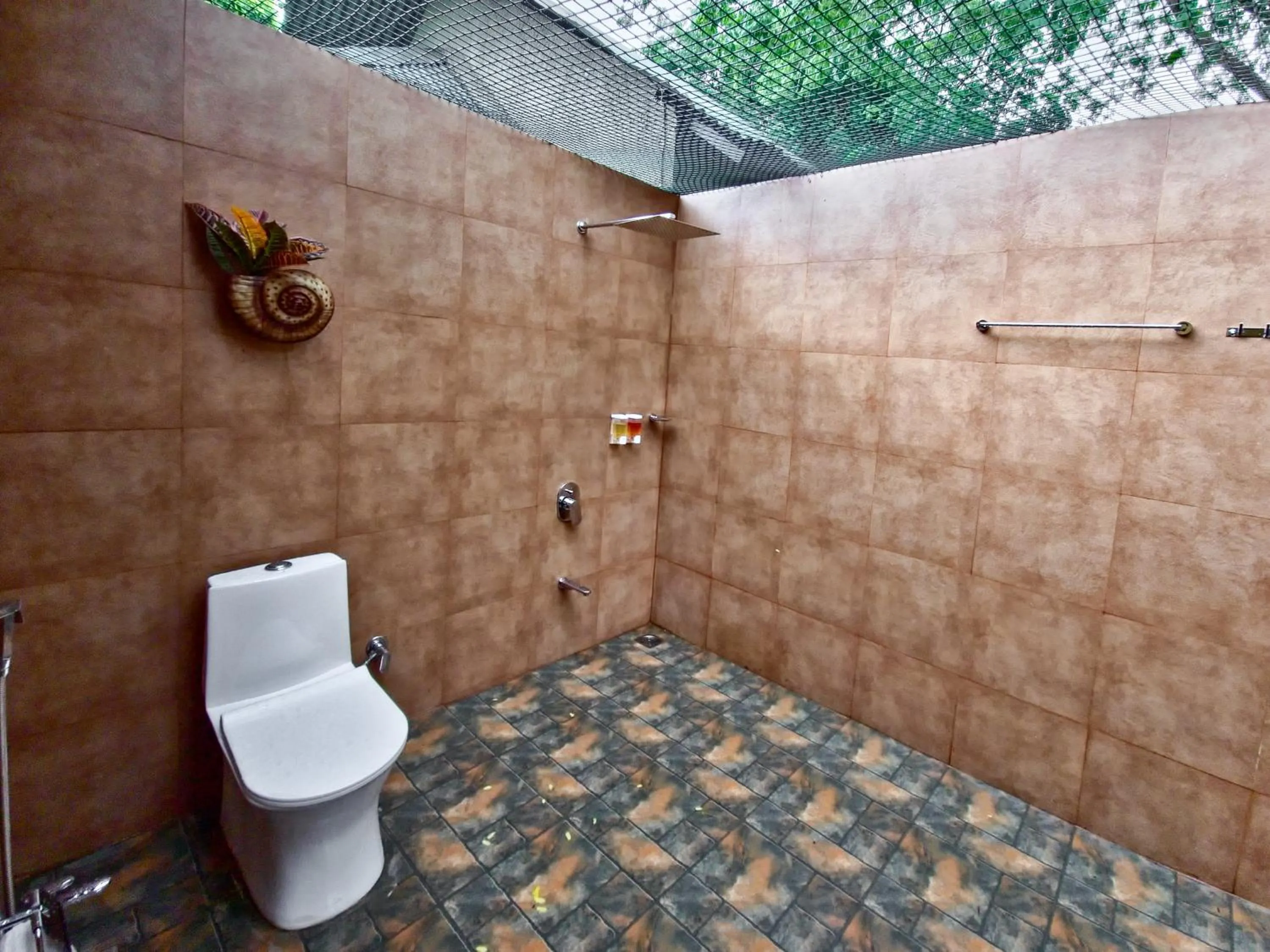 Toilet in Tathastu Bandhavgarh