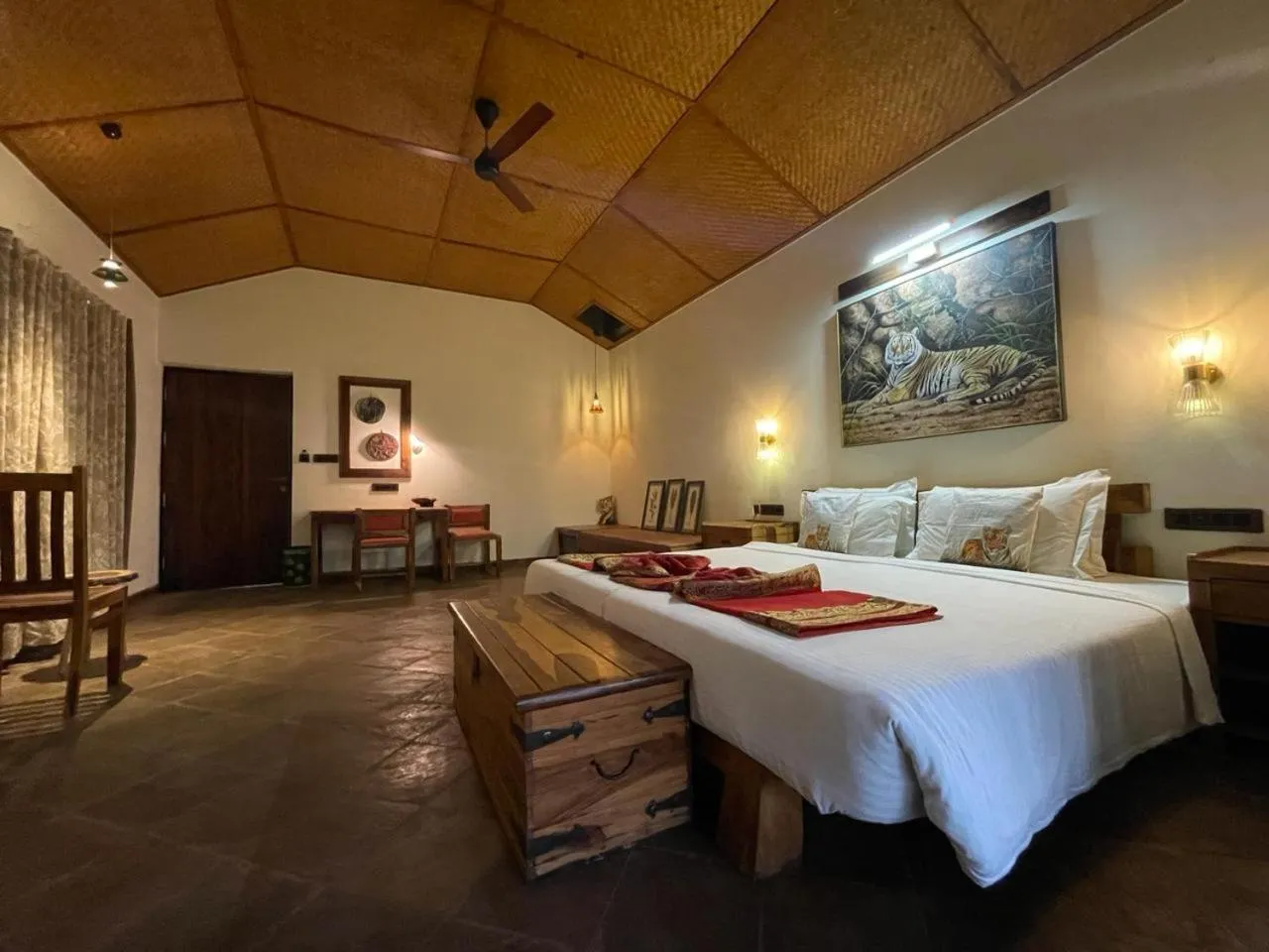 Bed in Tathastu Bandhavgarh