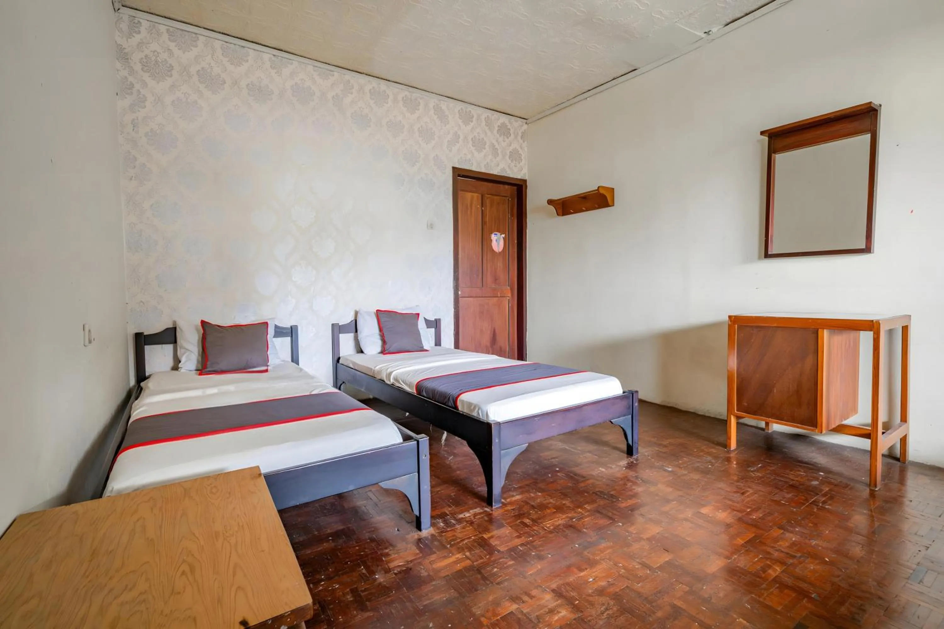 Bedroom, Bed in Capital O 93733 Hotel Linggarjati Kuningan