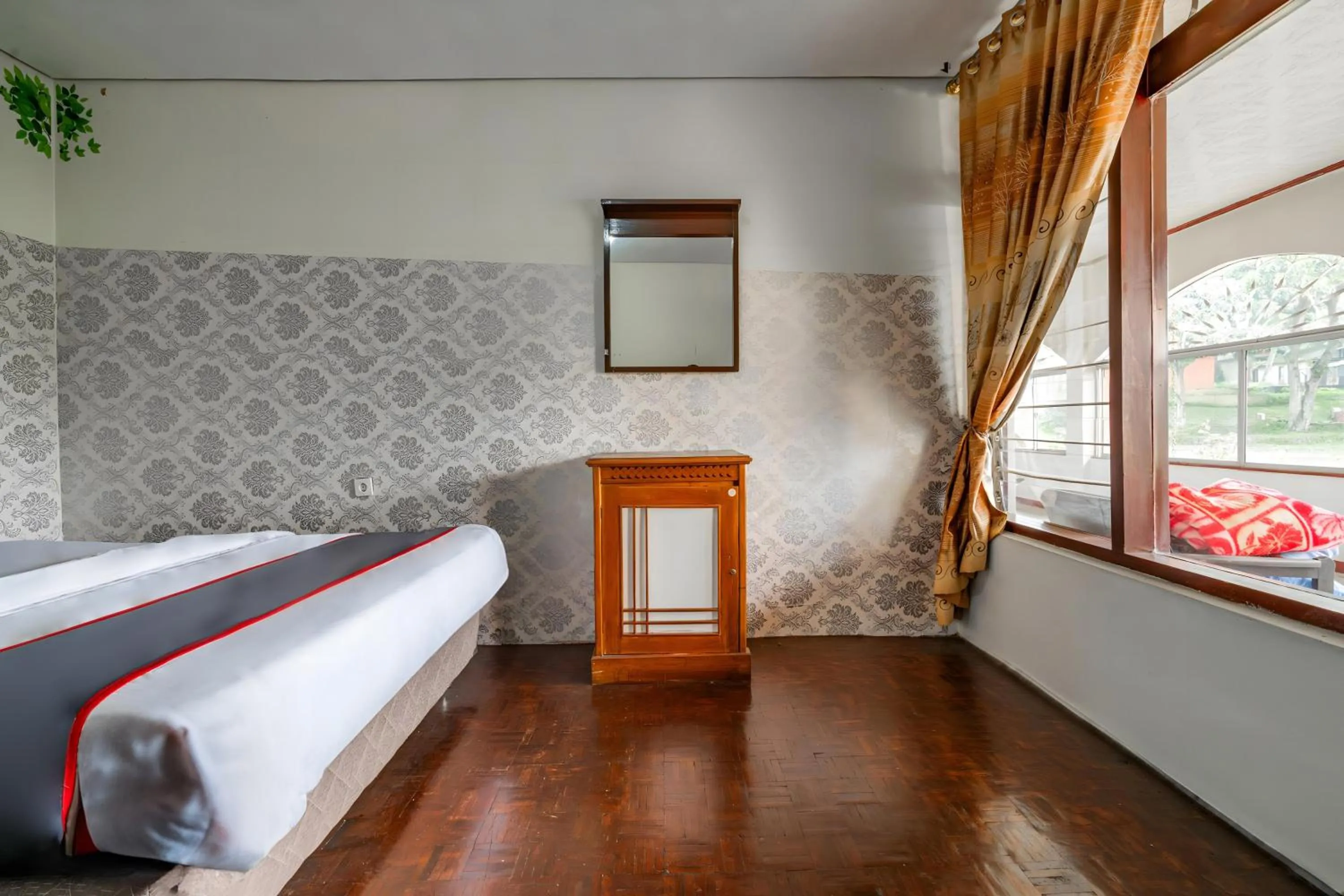 Bedroom, Bed in Capital O 93733 Hotel Linggarjati Kuningan