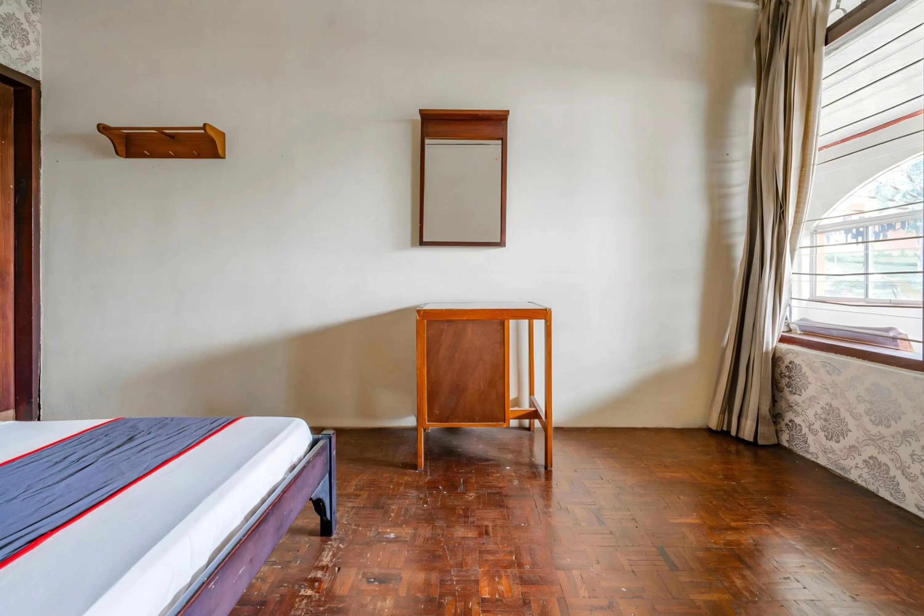 Bedroom, Bed in Capital O 93733 Hotel Linggarjati Kuningan