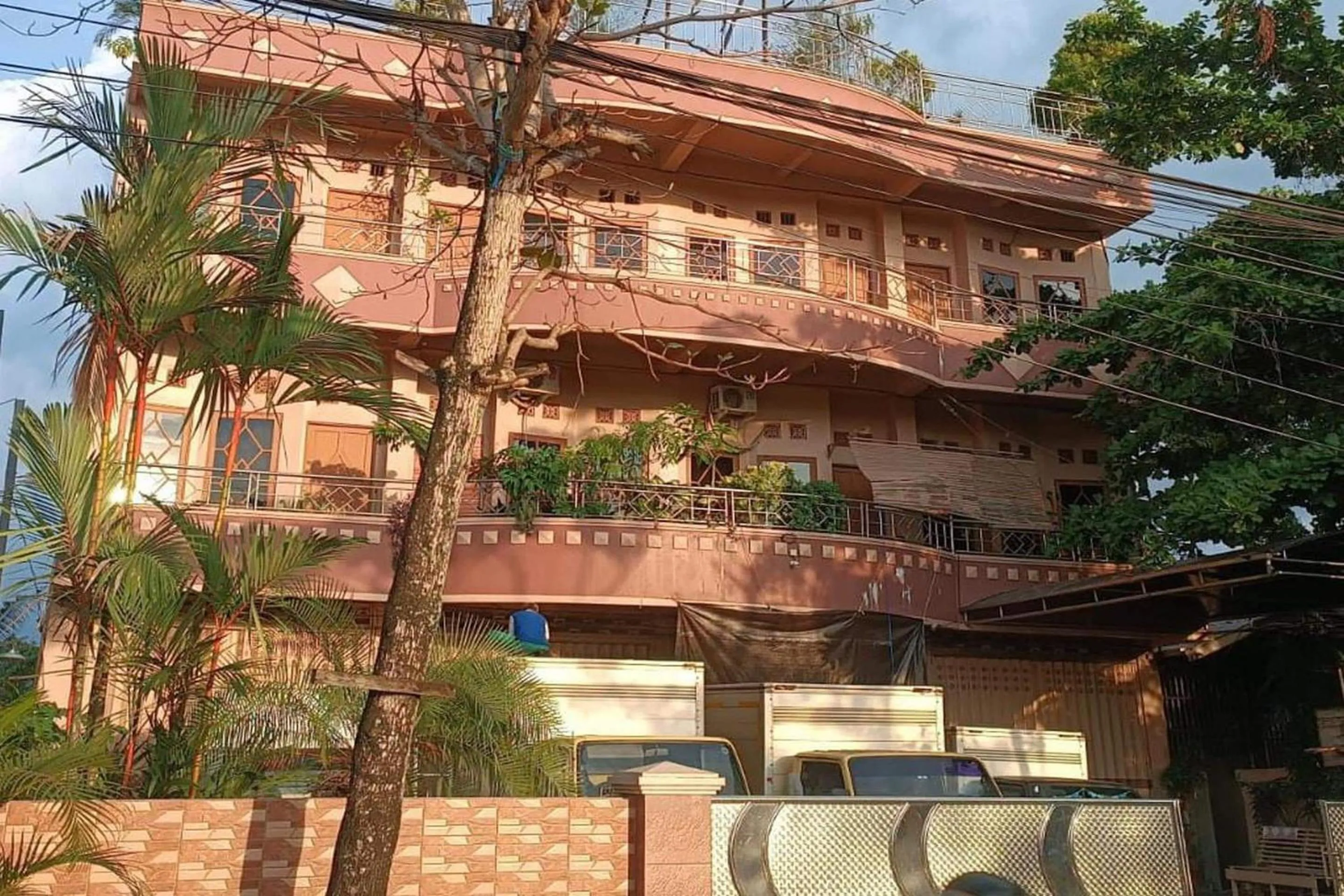 Facade/entrance in Hotel O Rafira Losmen NearYani Heahlerr