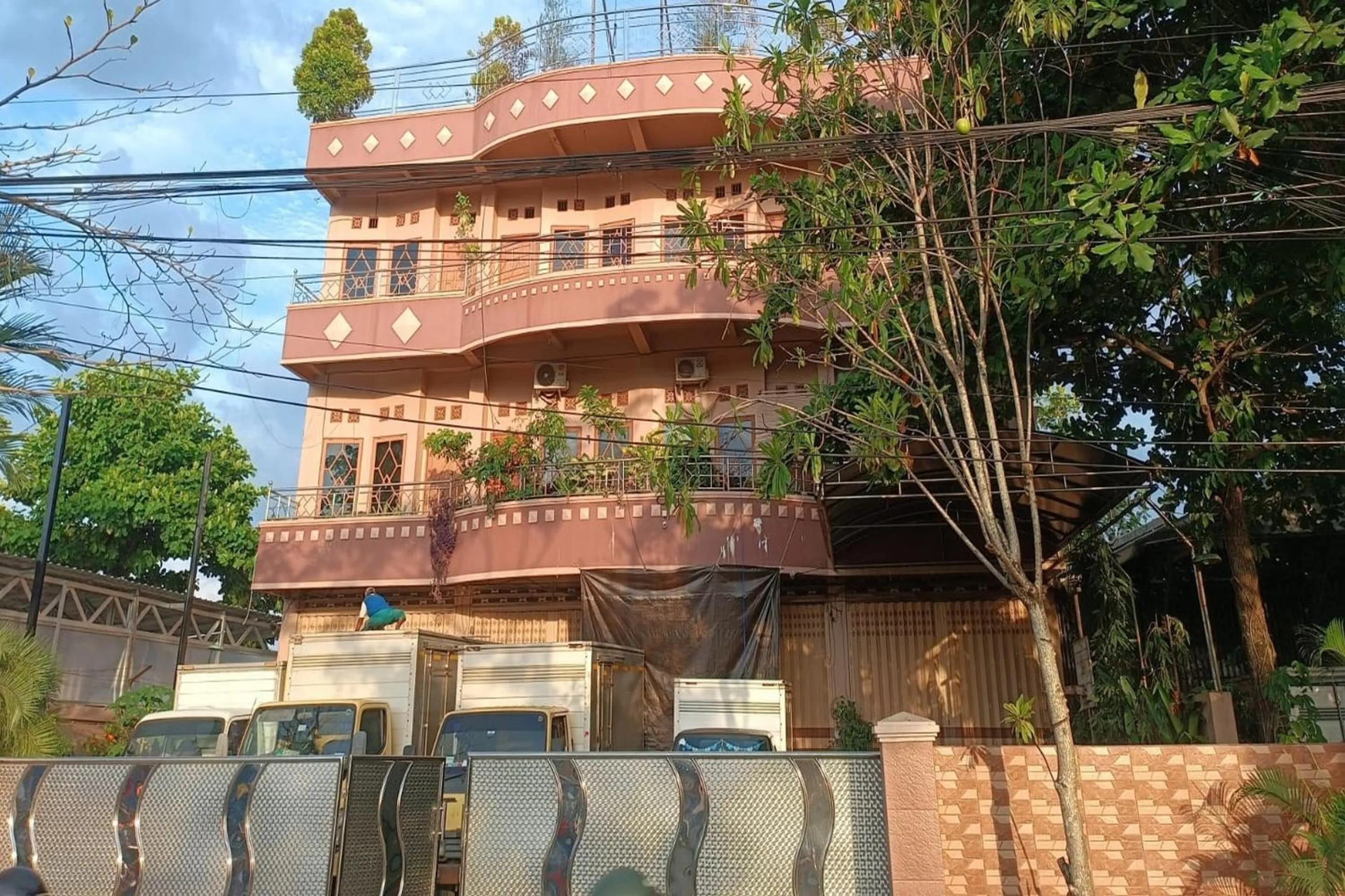 Facade/entrance in Hotel O Rafira Losmen NearYani Heahlerr