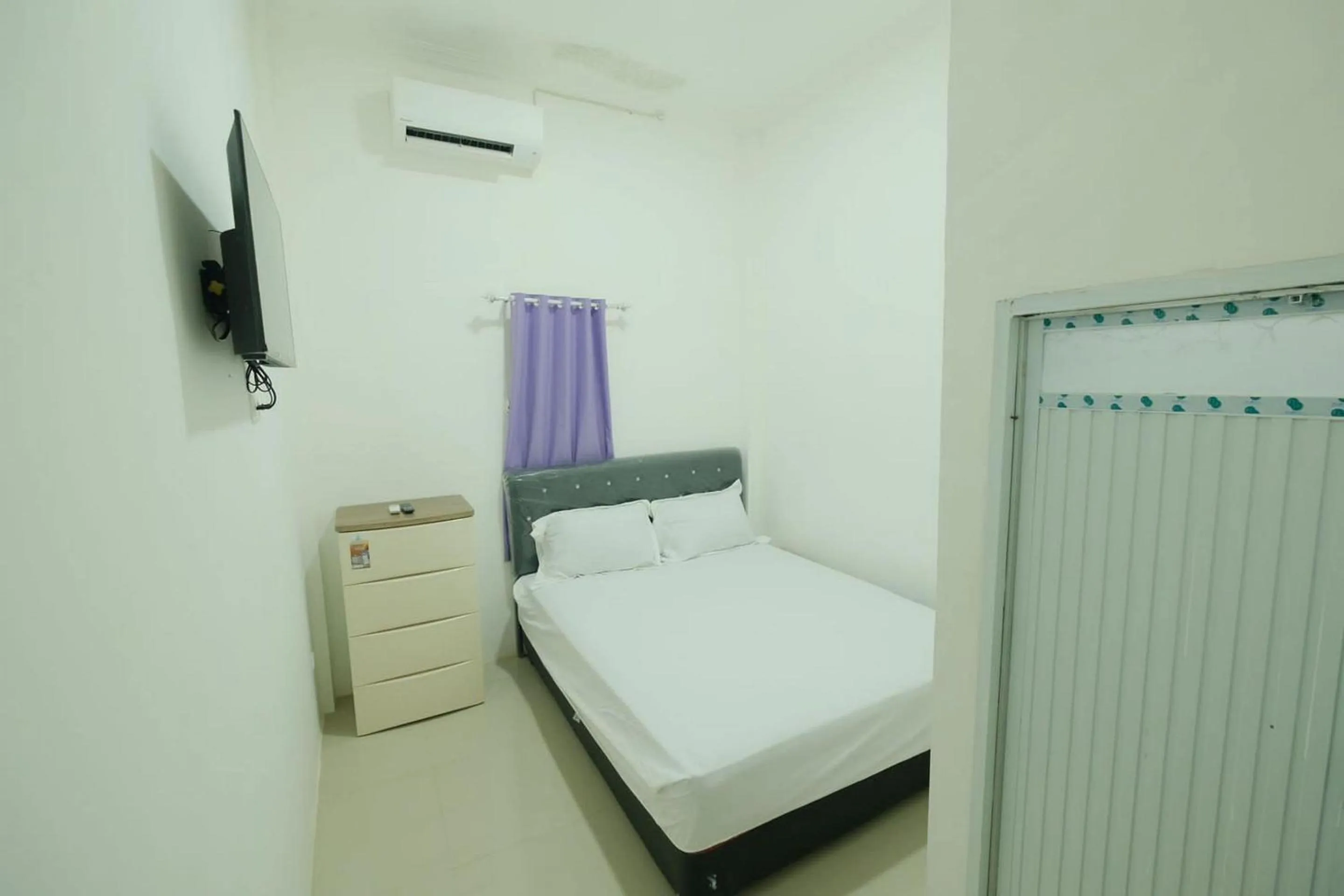 Bedroom, Bed in OYO 93756 Qq Kost Near Pantai Kebesaran Beach