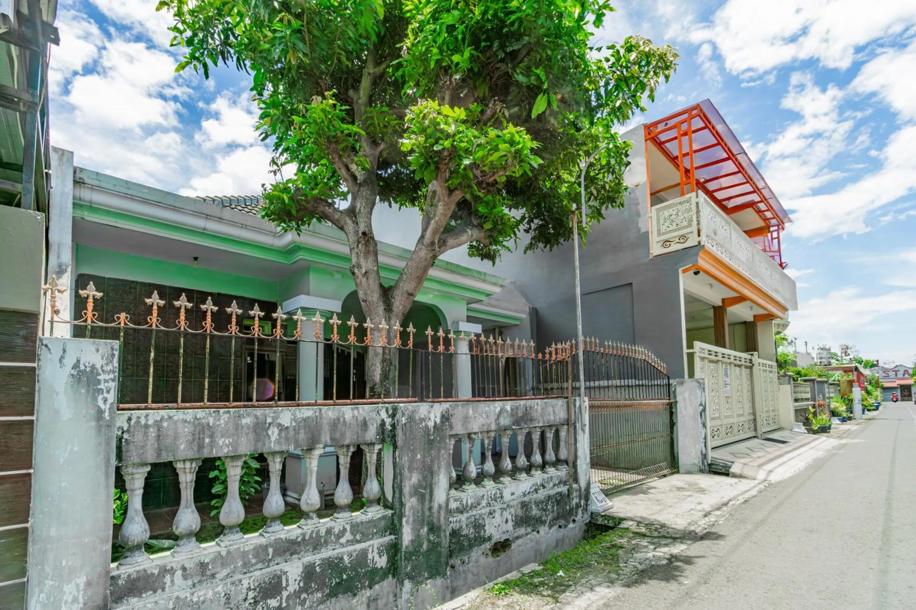 Facade/entrance in Hotel O Ita Homestay Syariah