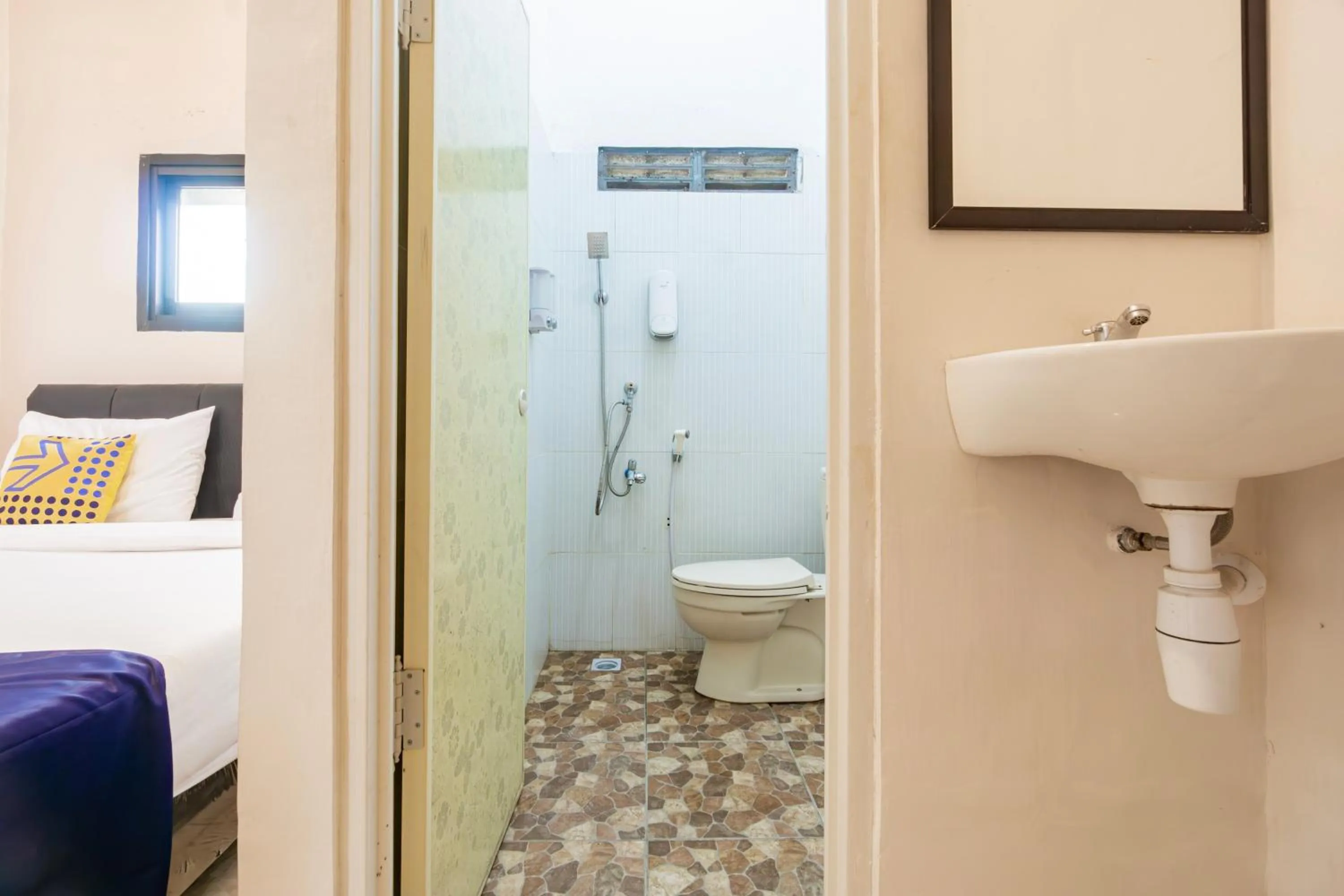 Bathroom in Hotel O Siwalanpanji Homestay Syariah