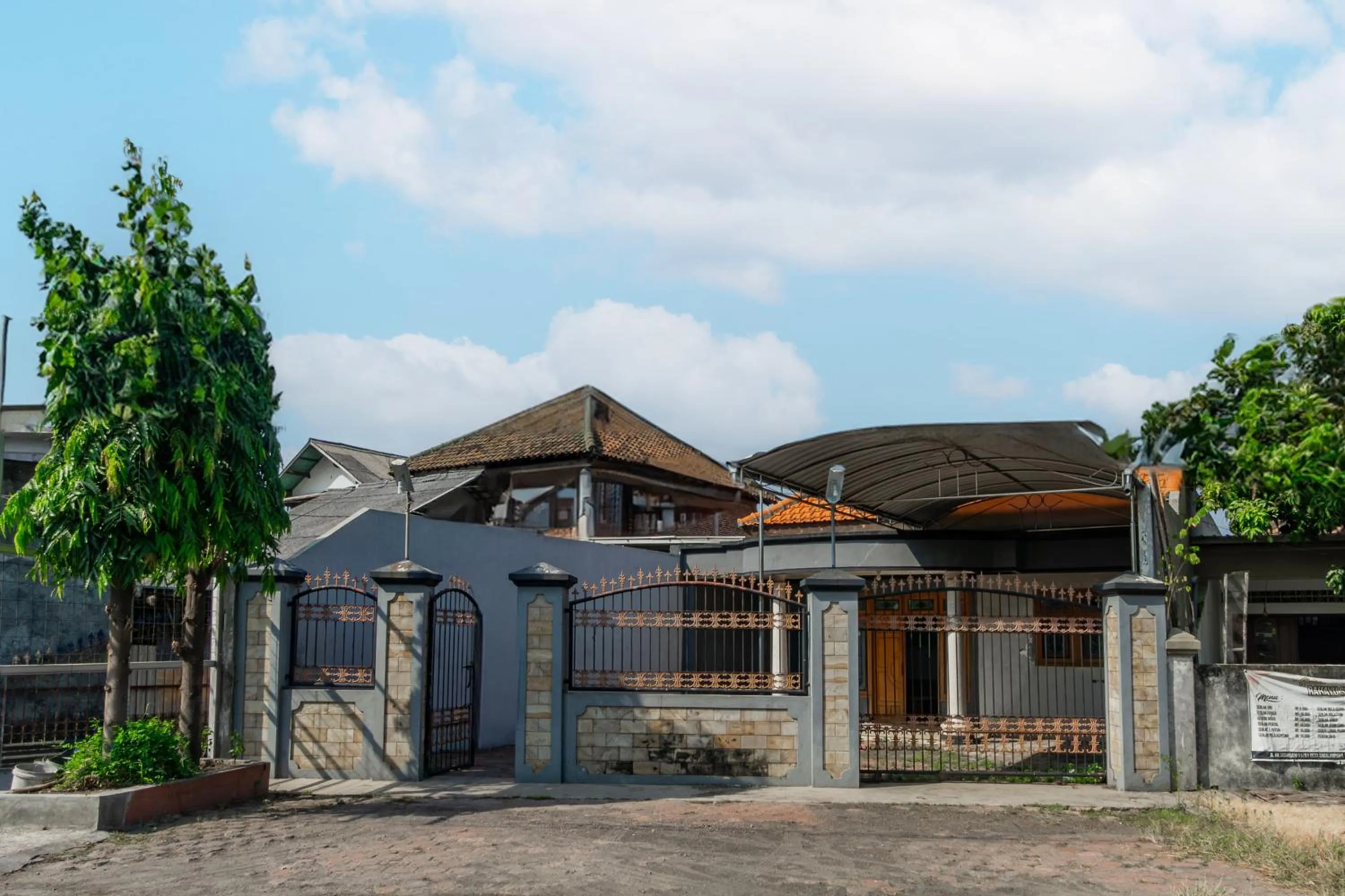 Facade/entrance in Hotel O Siwalanpanji Homestay Syariah