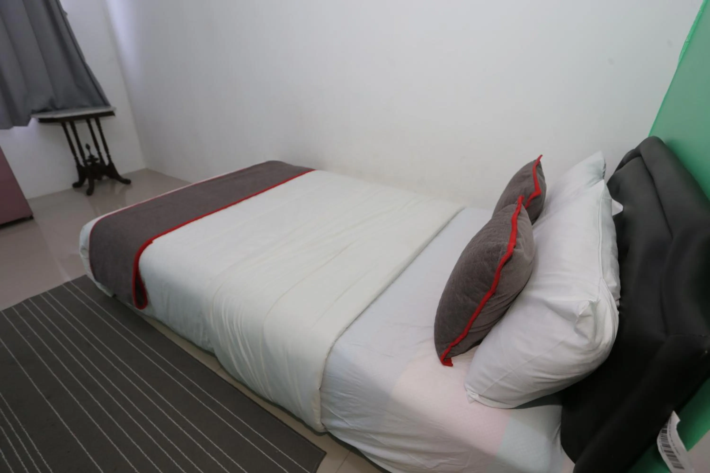 Bedroom in Collection O 93750 Luxury Rooms @ Urbantown Serpong