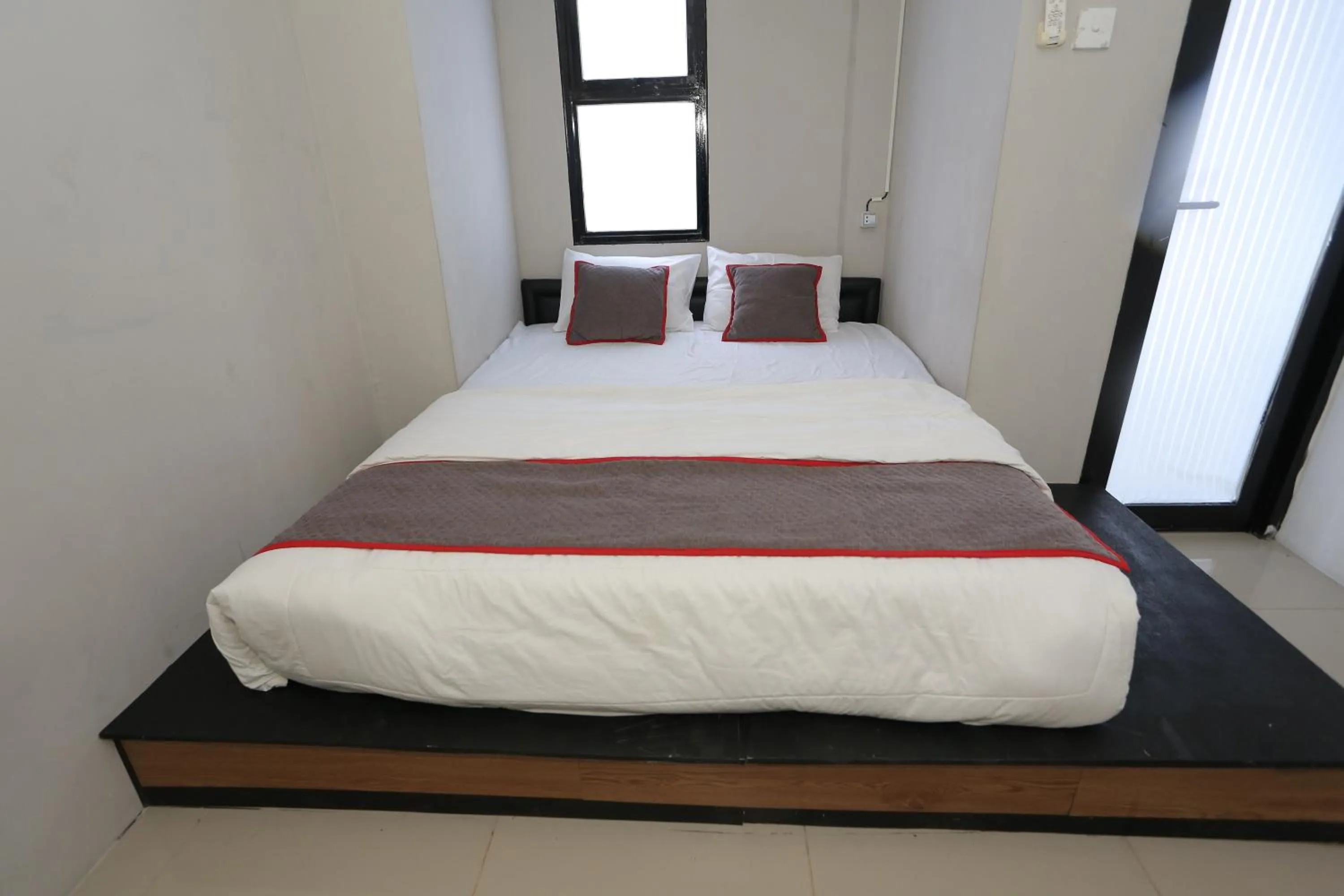 Bedroom in Collection O 93750 Luxury Rooms @ Urbantown Serpong