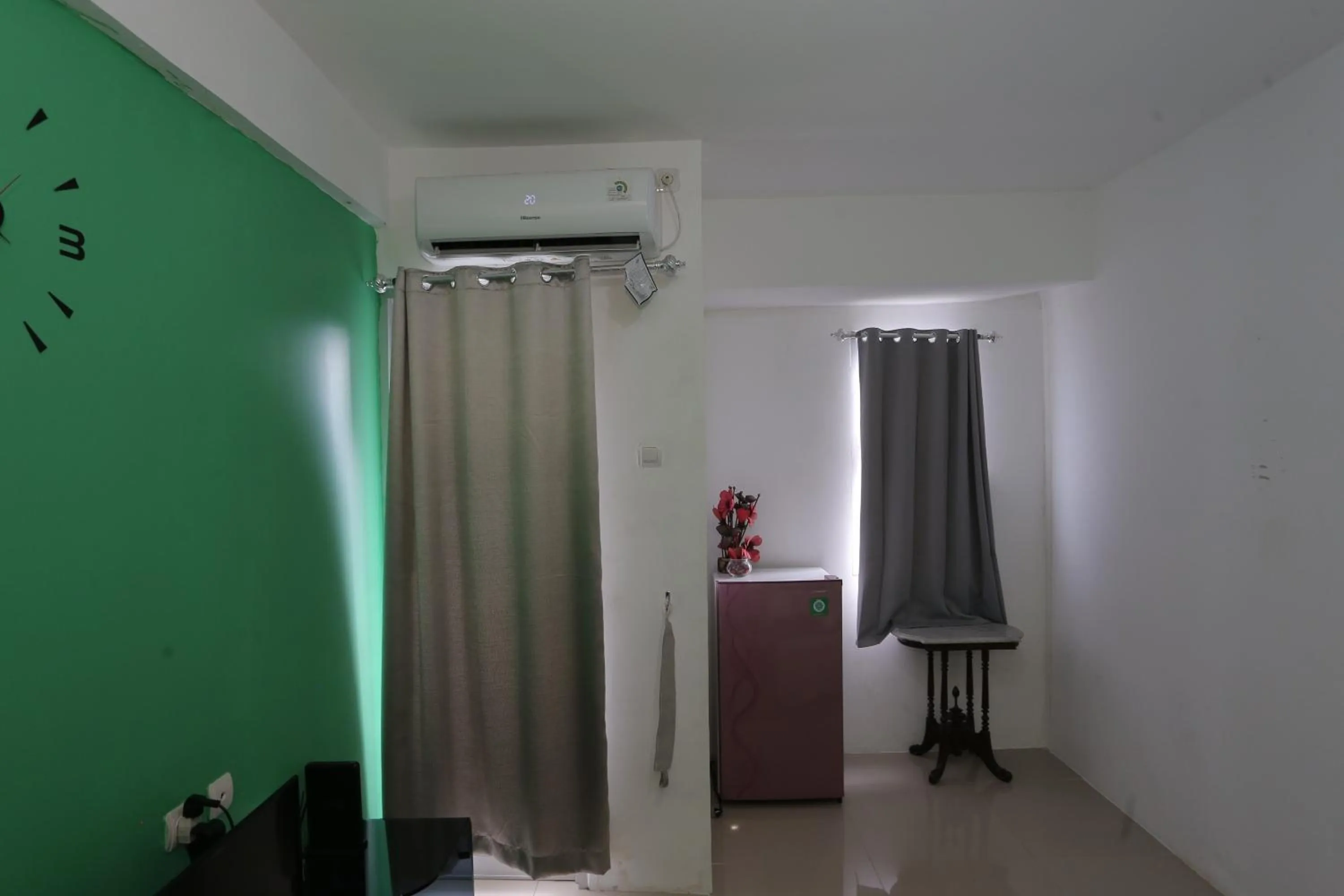 Bedroom in Collection O 93750 Luxury Rooms @ Urbantown Serpong