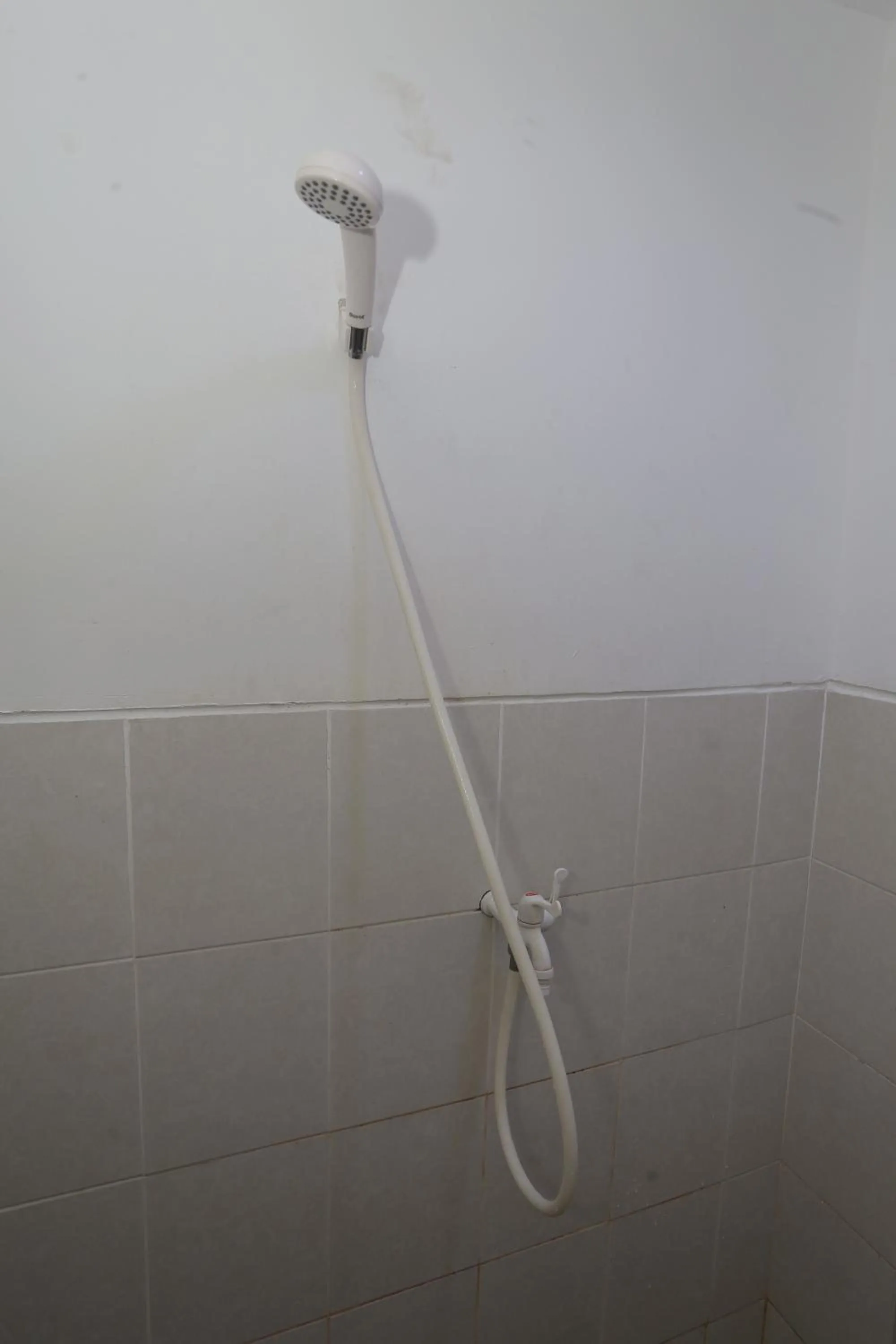 Bathroom in Collection O 93750 Luxury Rooms @ Urbantown Serpong