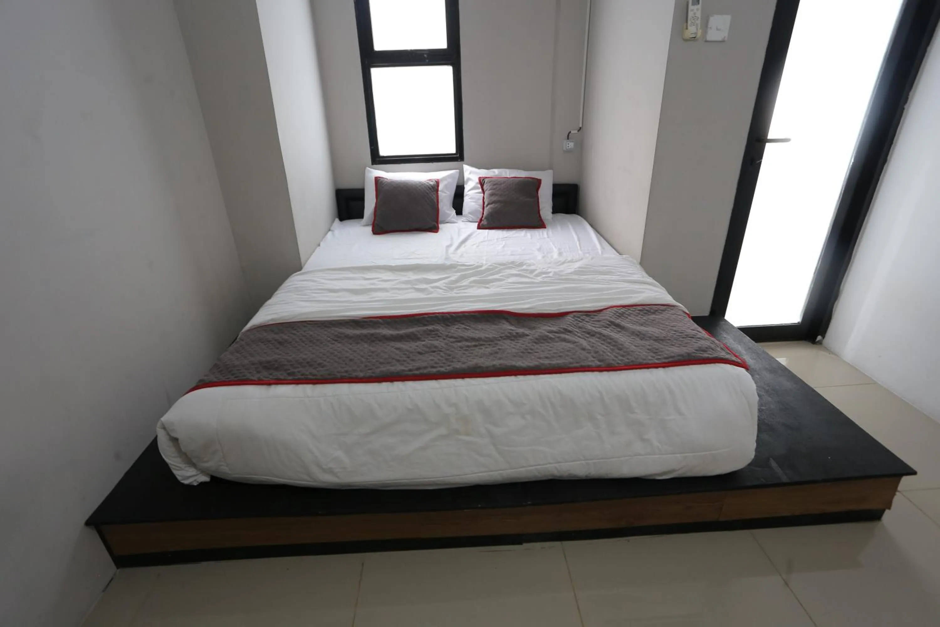 Bedroom in Collection O 93750 Luxury Rooms @ Urbantown Serpong