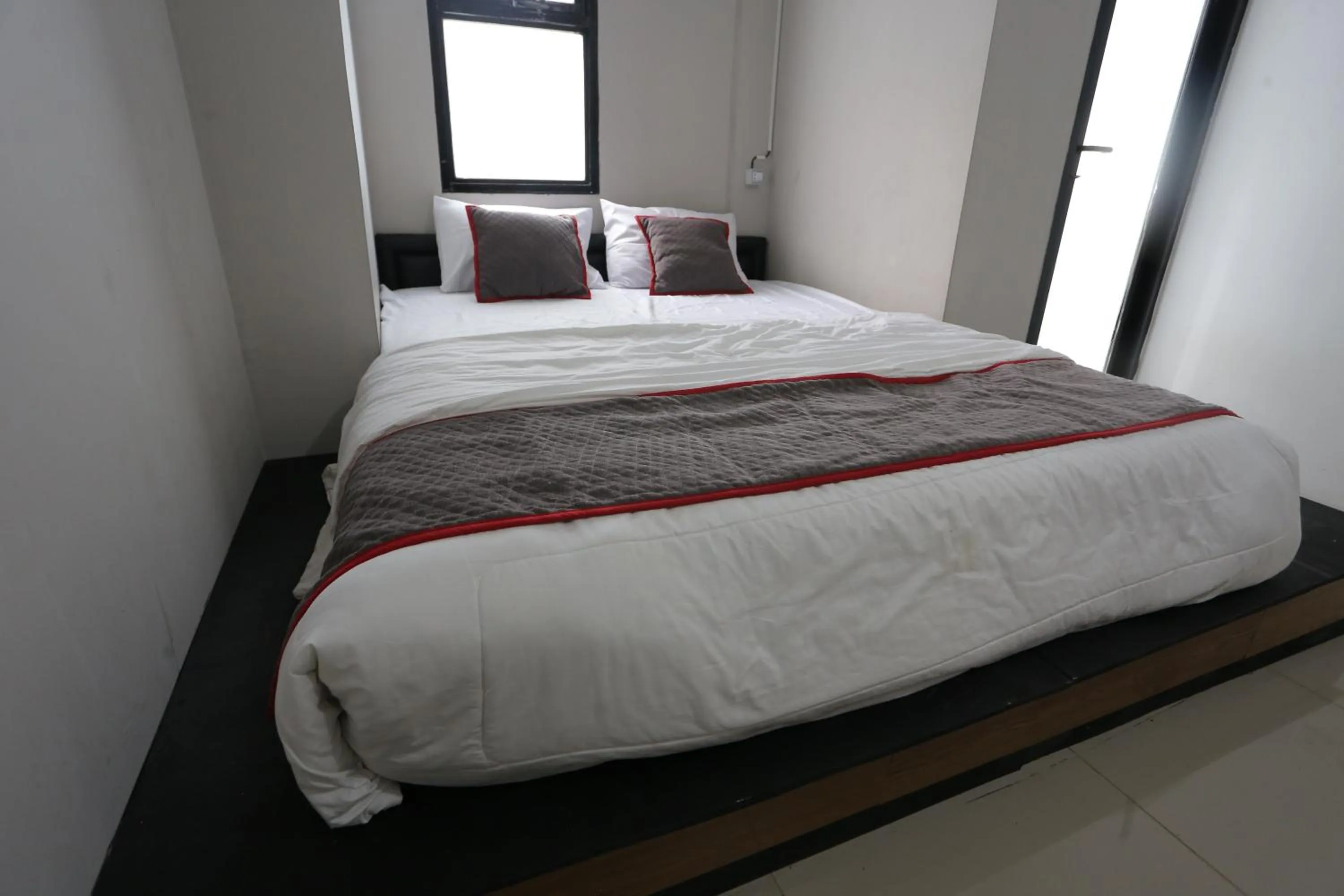 Bedroom in Collection O 93750 Luxury Rooms @ Urbantown Serpong