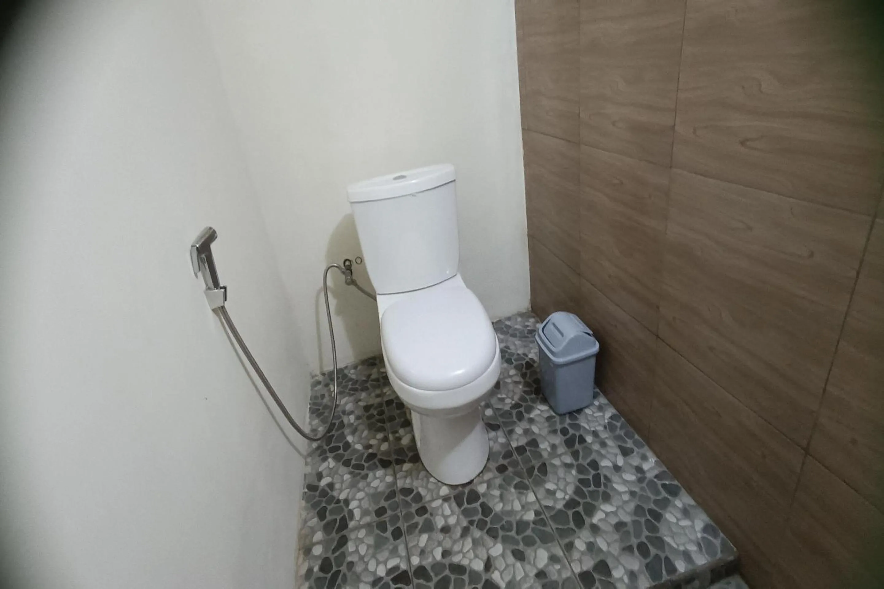 Bathroom in OYO 93766 Bunga Homestay Near Taman Lembah