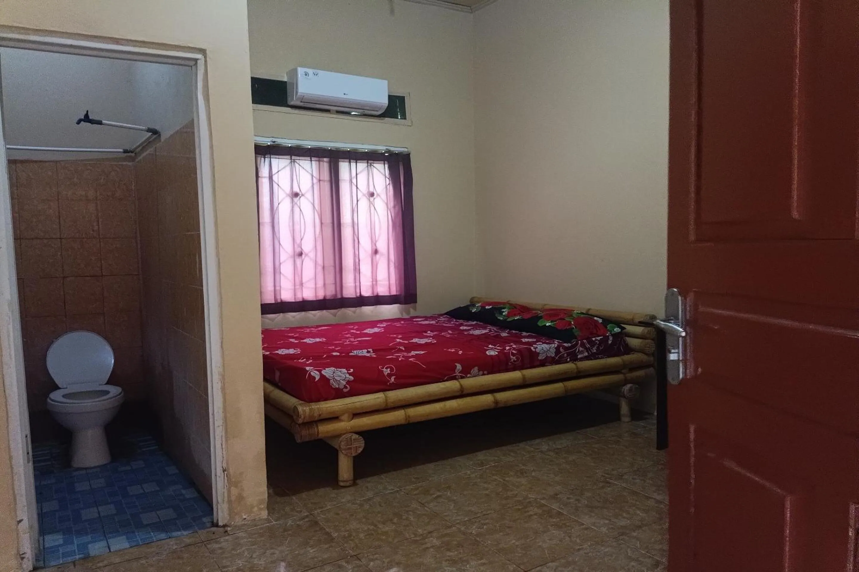 Bedroom, Bed in OYO 93766 Bunga Homestay Near Taman Lembah