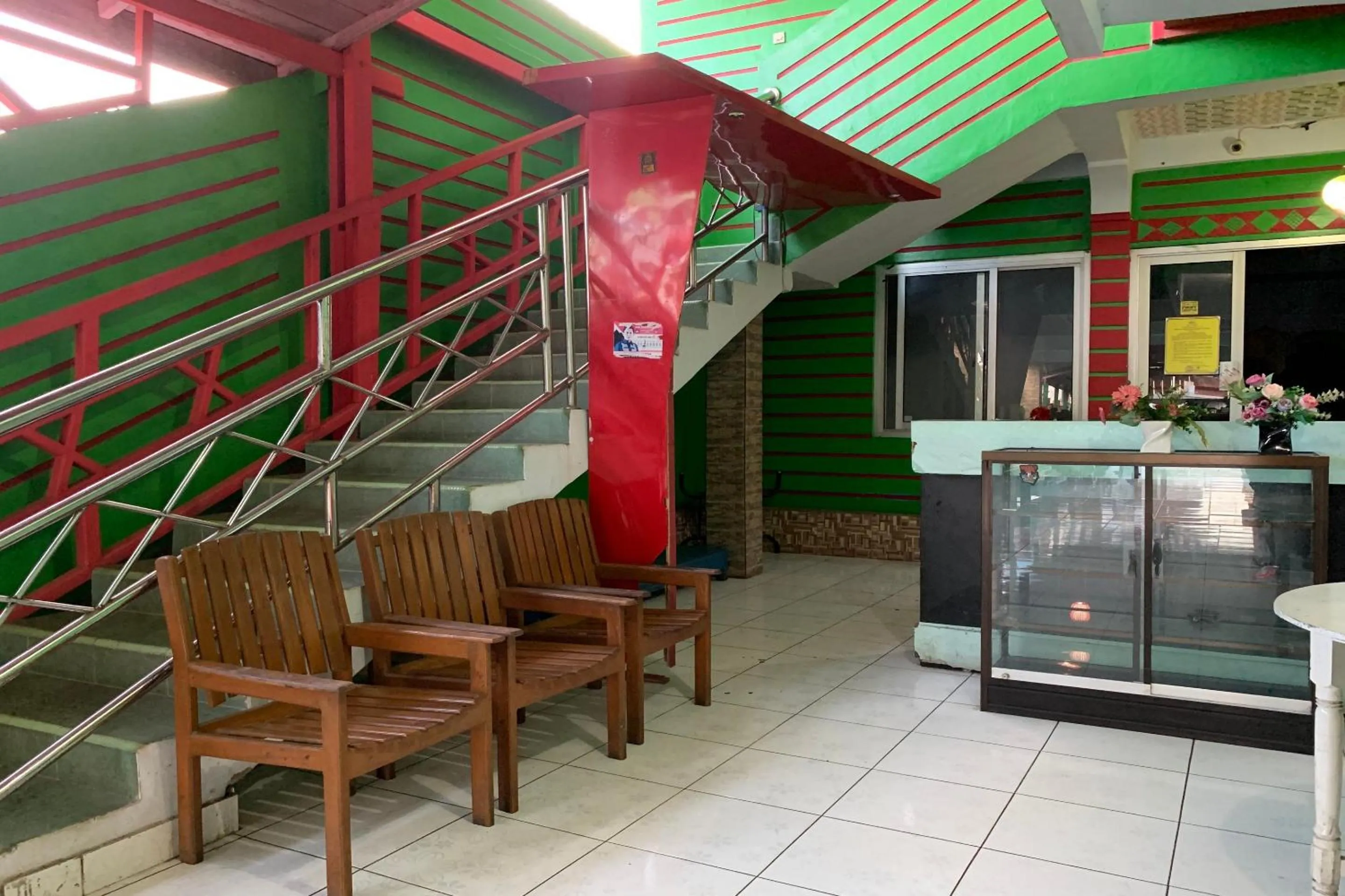 Lobby or reception in Hotel O Pondom Danu 77