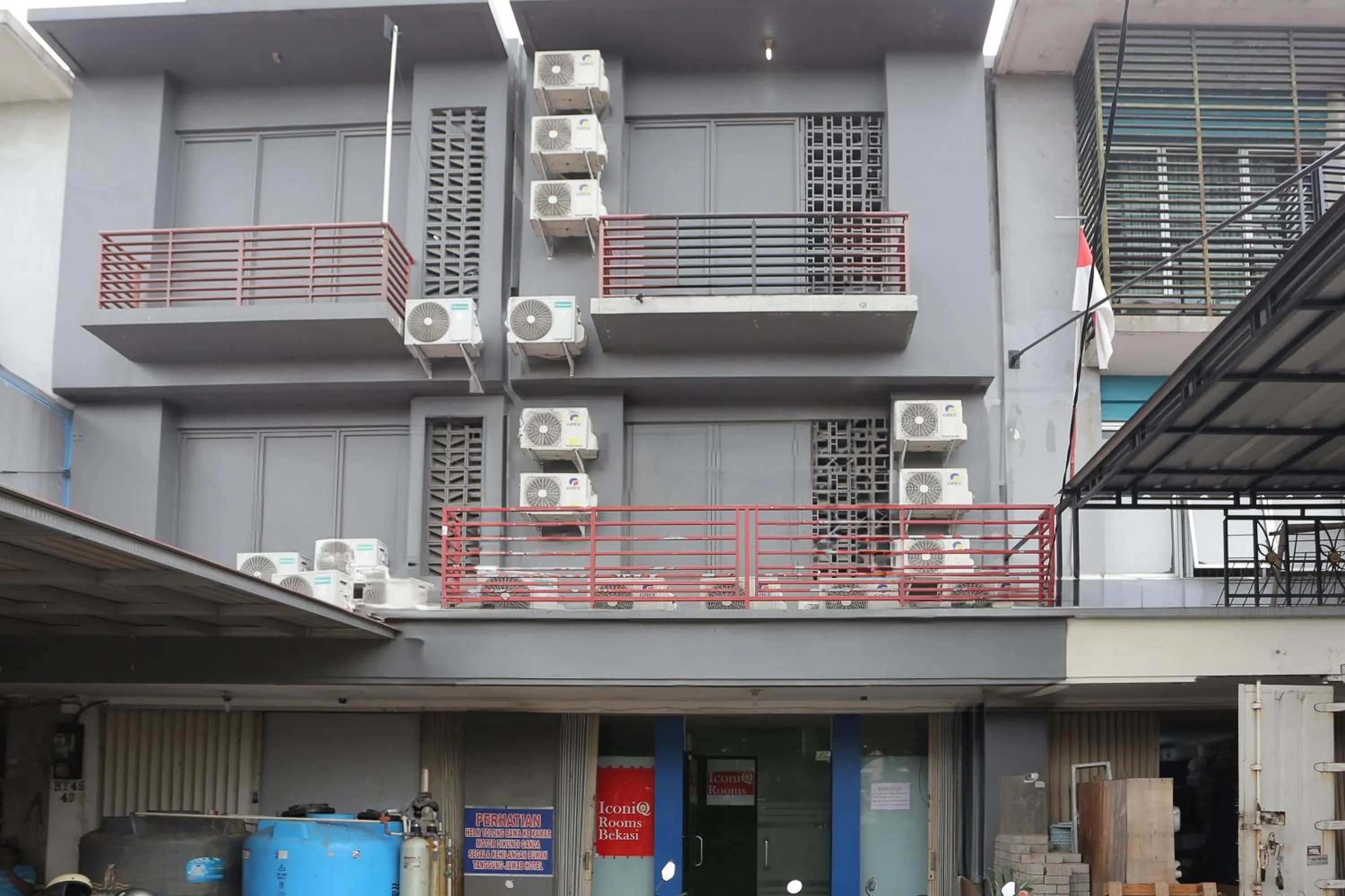 Facade/entrance in Hotel O Iconiq Rooms