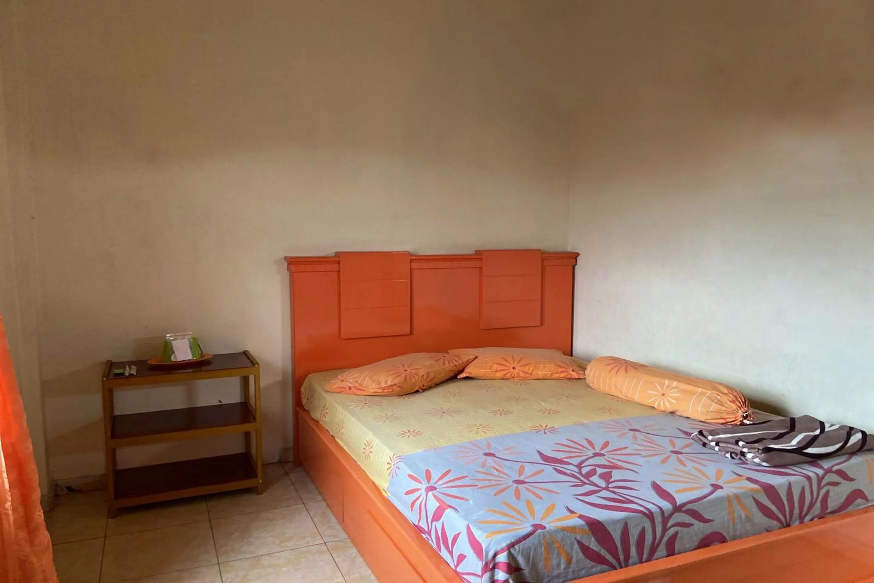 Bedroom, Bed in OYO 93774 Khaira Kos Dan PenginapanNearYani Heahlerr