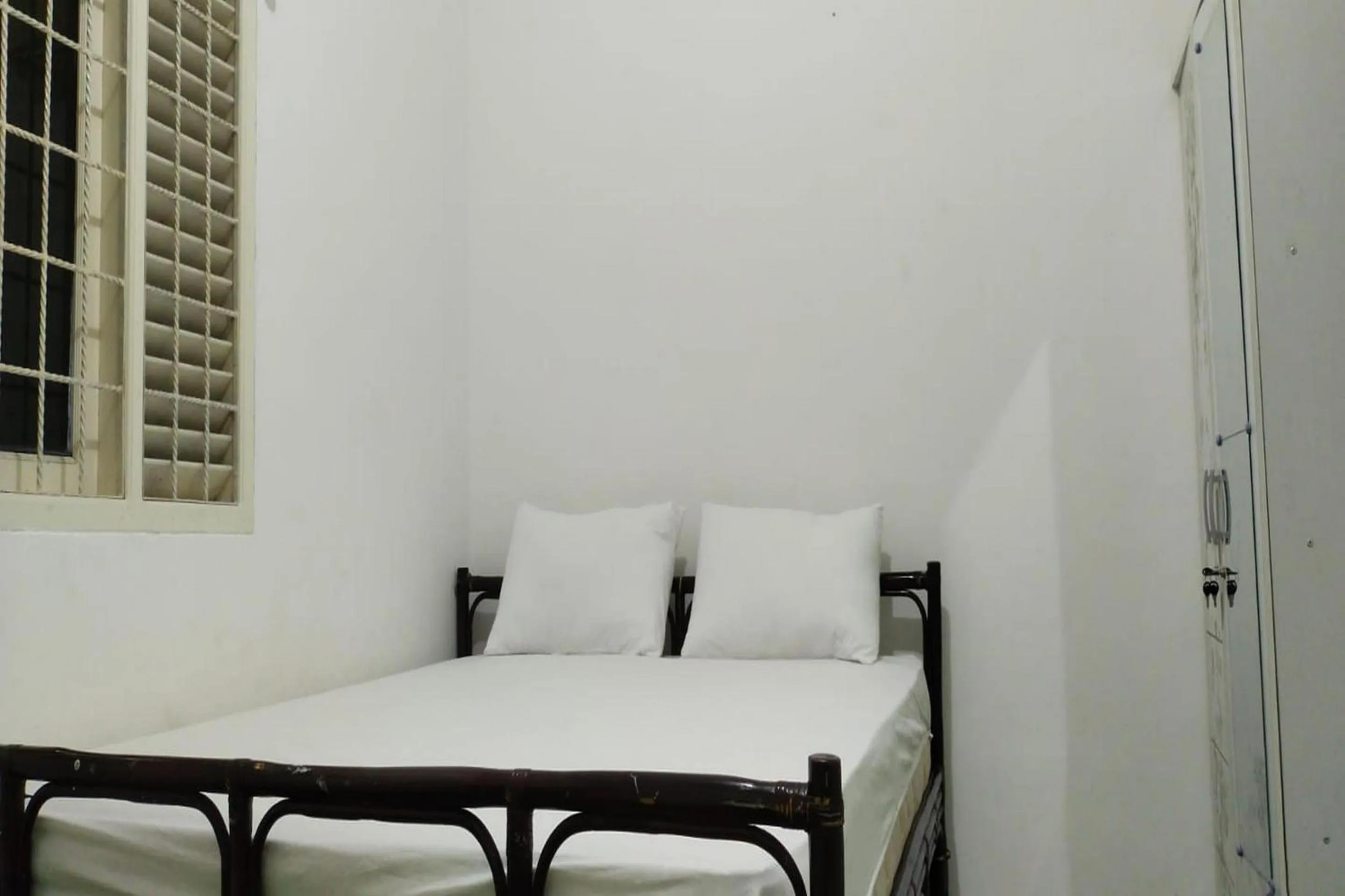 Bedroom, Bed in OYO 93774 Khaira Kos Dan PenginapanNearYani Heahlerr