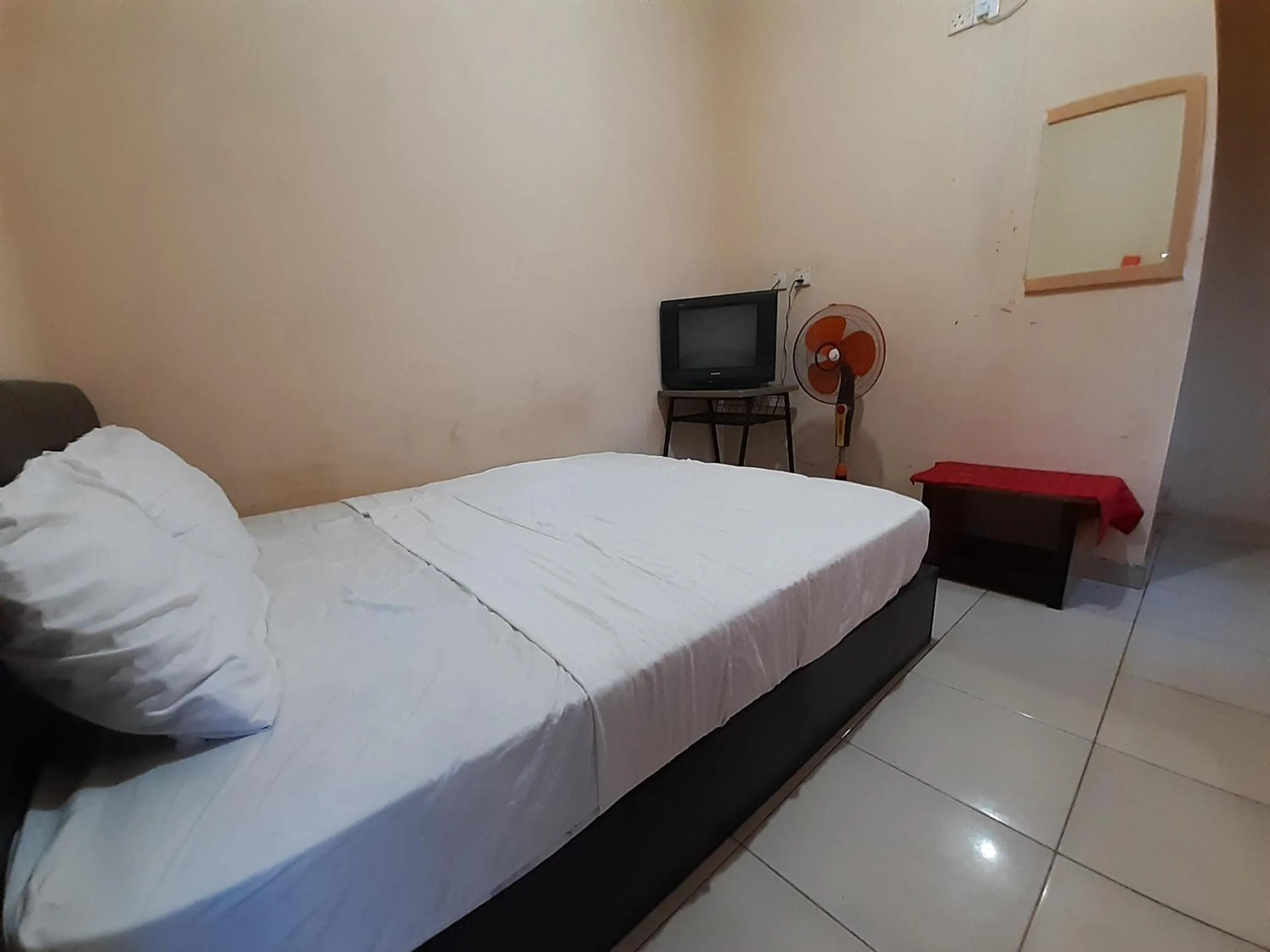 Bedroom, Bed in Hotel O Intan HomestayNearAnugrah Sinar Lautan
