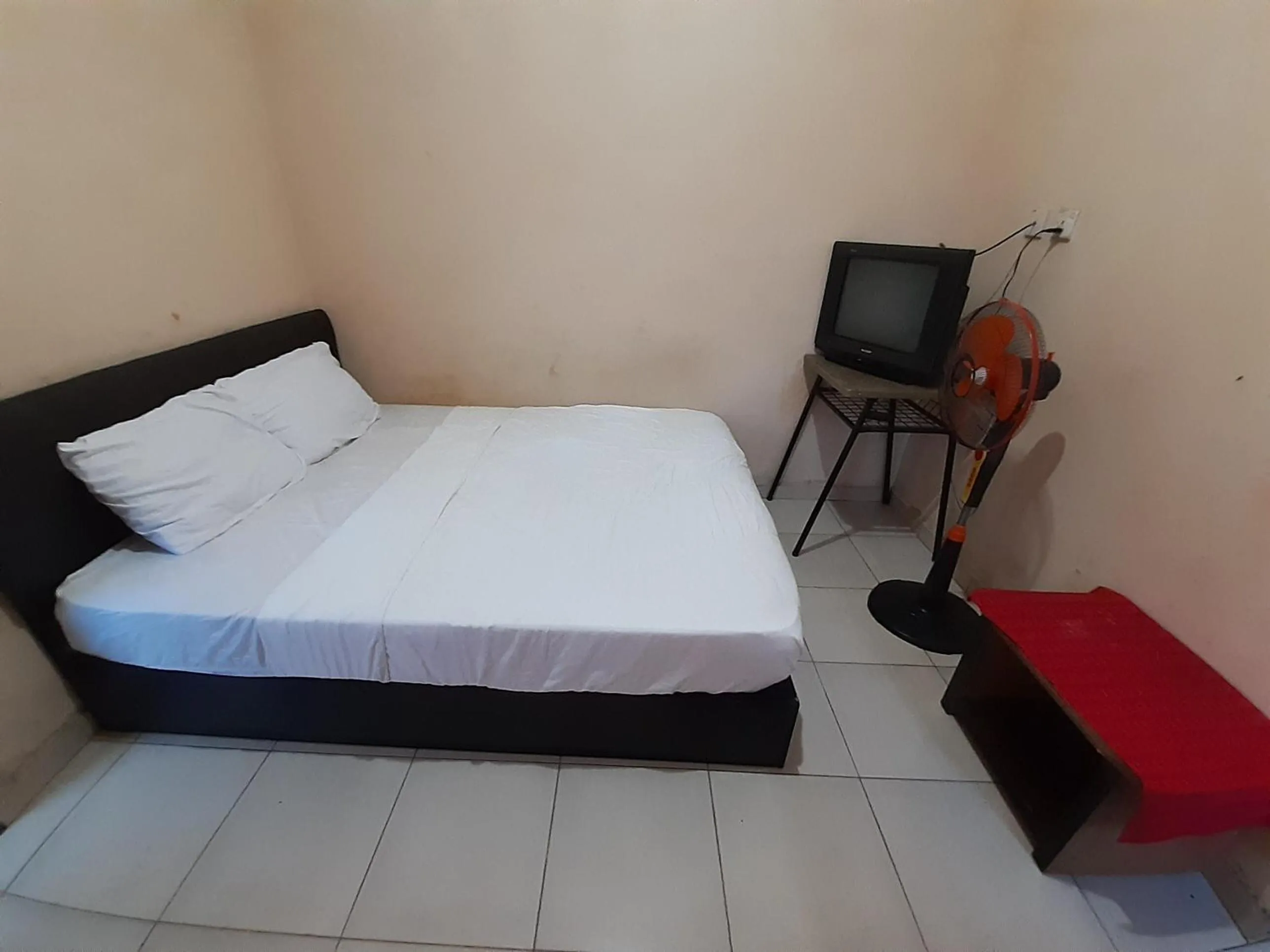 Bedroom, Bed in Hotel O Intan HomestayNearAnugrah Sinar Lautan