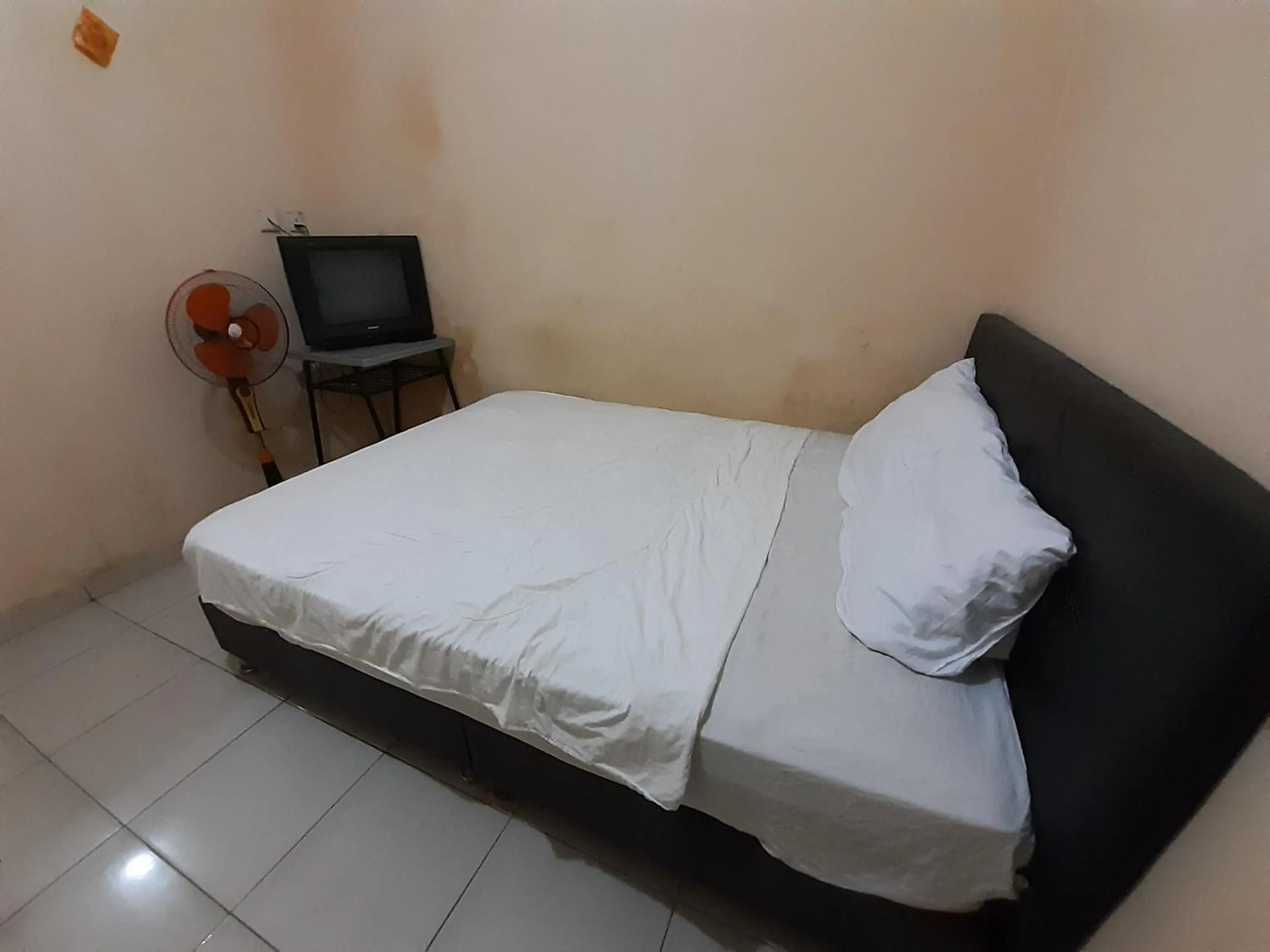 Bedroom, Bed in Hotel O Intan HomestayNearAnugrah Sinar Lautan