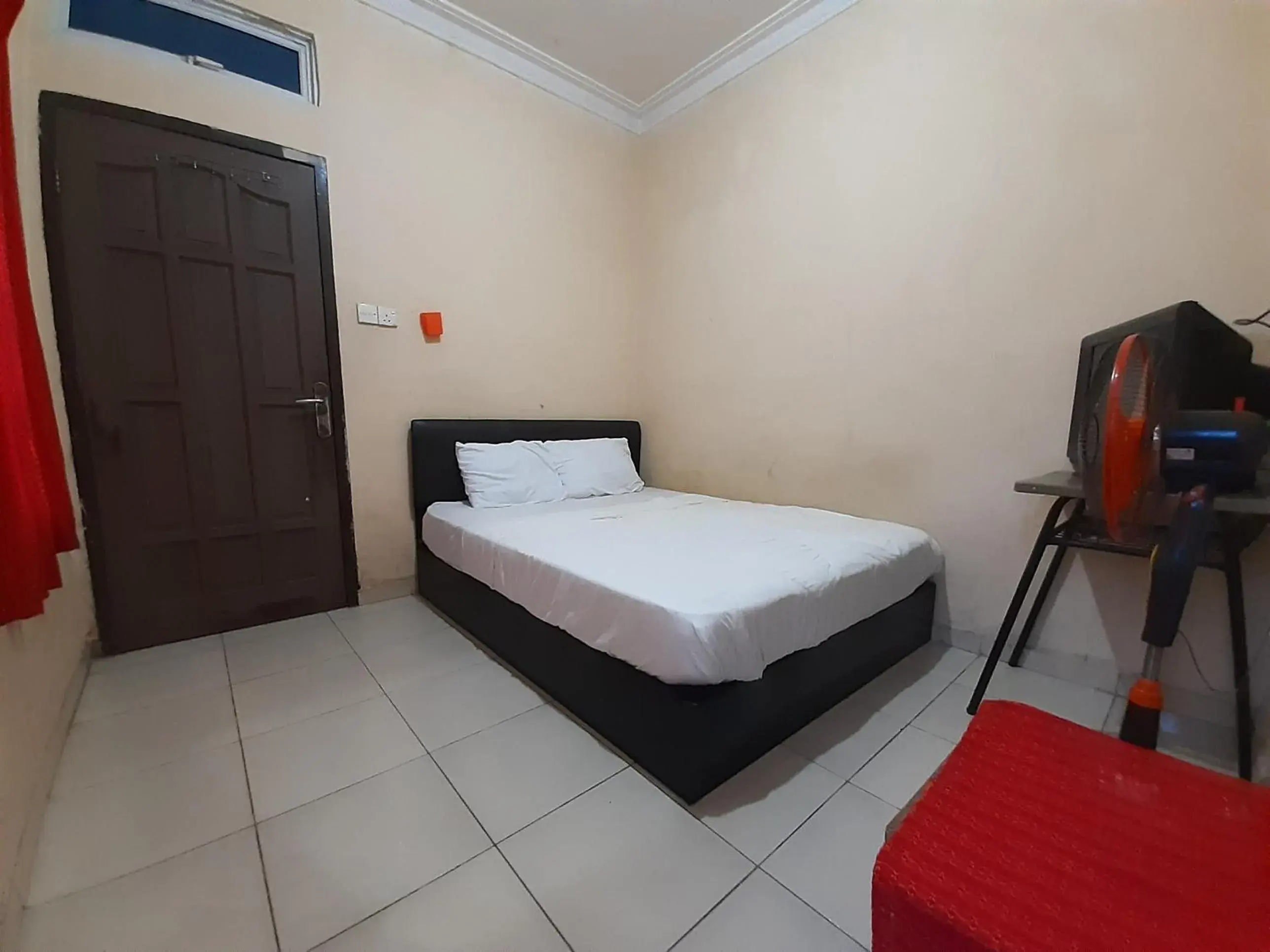 Budget Double Room in Hotel O Intan HomestayNearAnugrah Sinar Lautan Budget Double Room in Hotel O Intan HomestayNearAnugrah Sinar Lautan