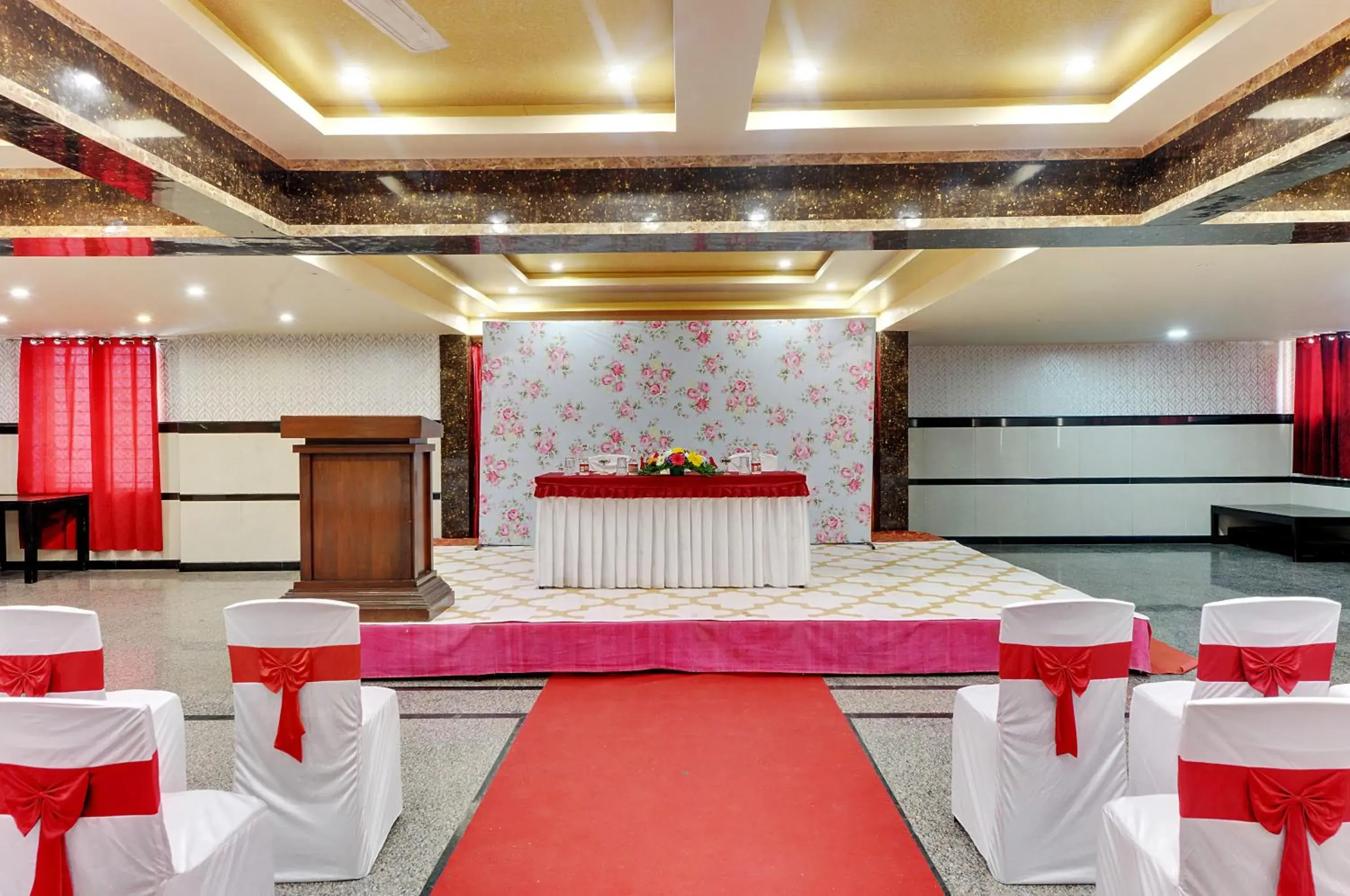 Seating area in Hotel Vista Suites, Bangalore Seating area in Hotel Vista Suites, Bangalore