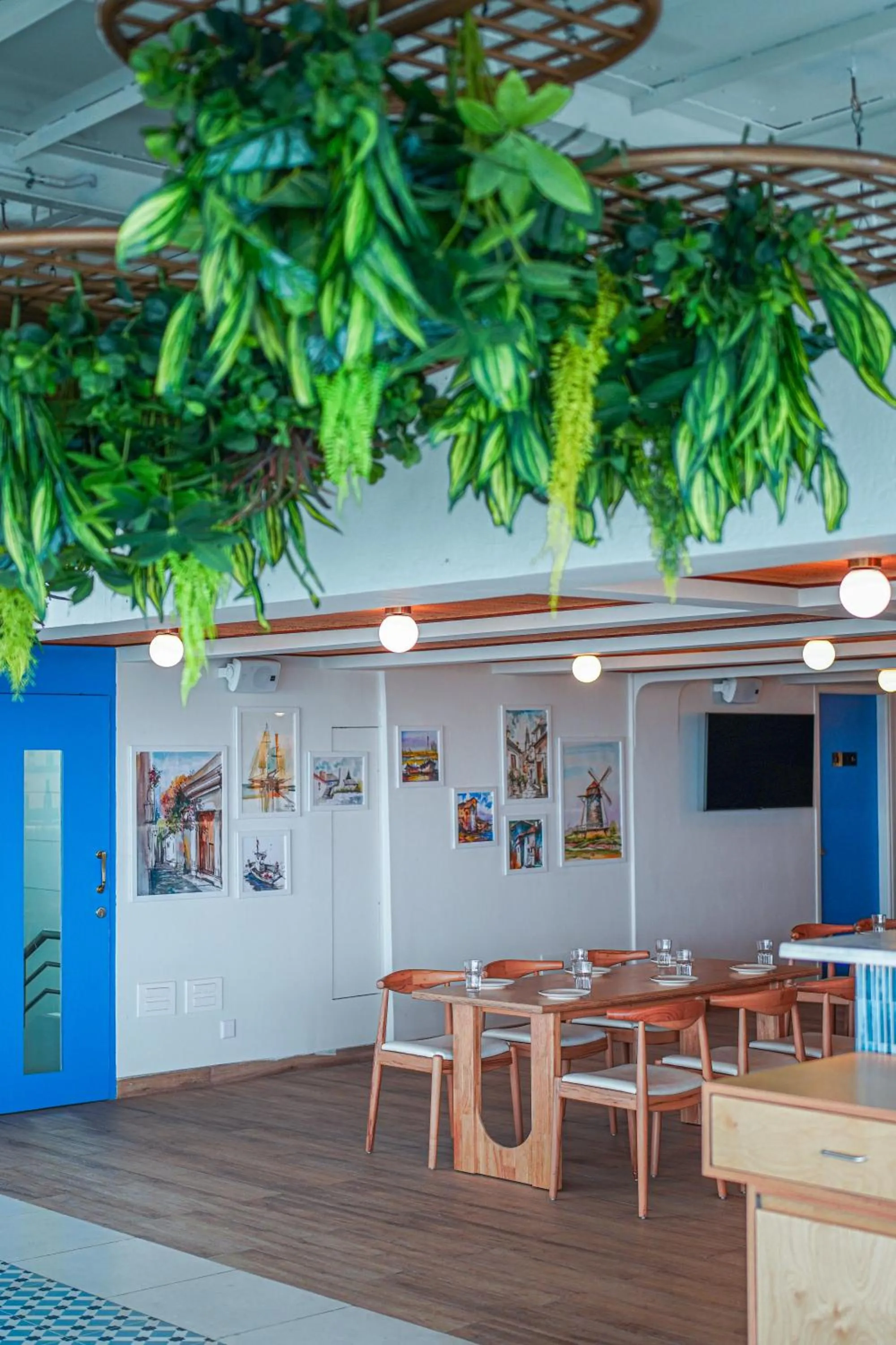 Restaurant/places to eat in Hotel Vista Suites, Bangalore