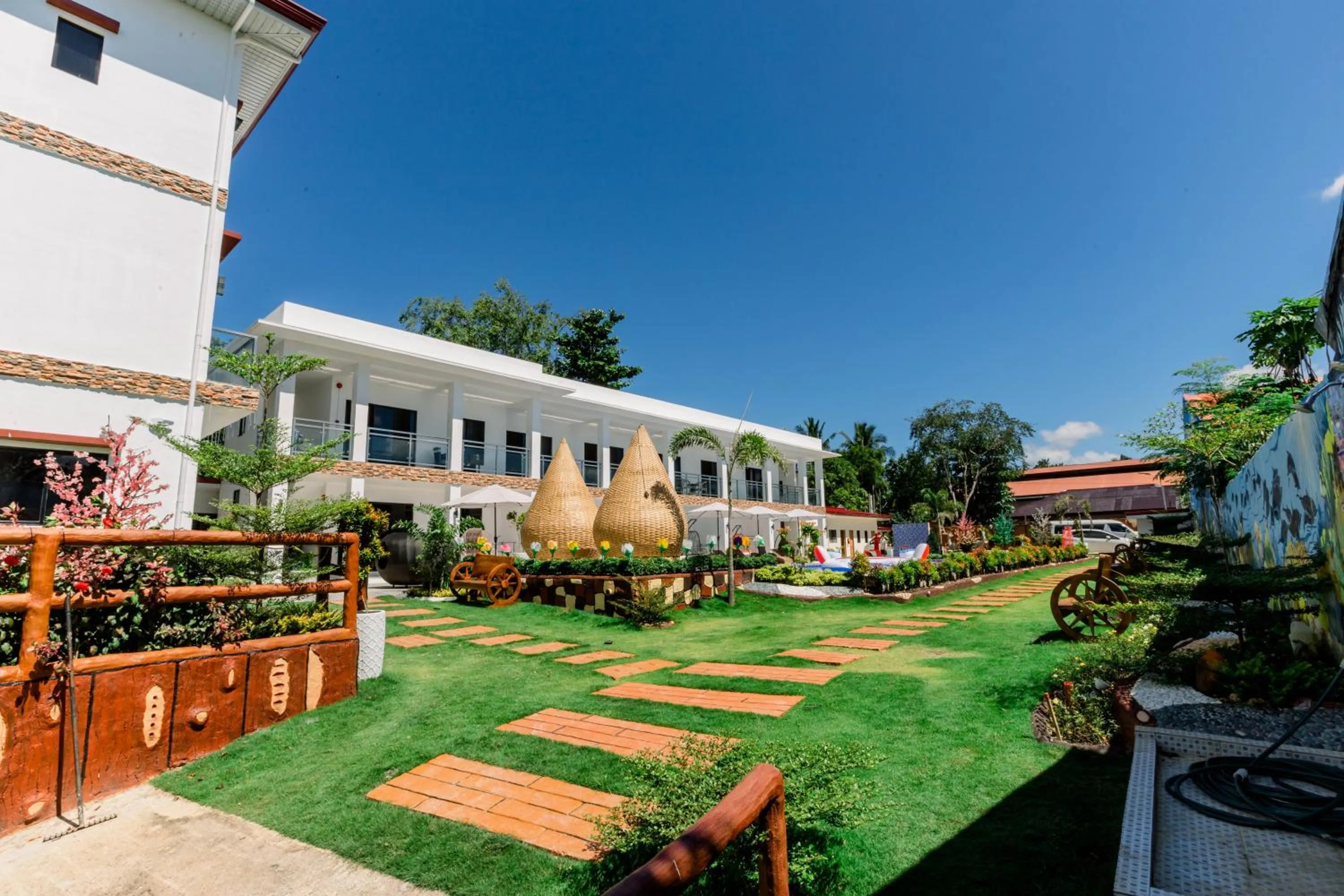 Property building in Sonrisa Resort De Playa by Hiverooms