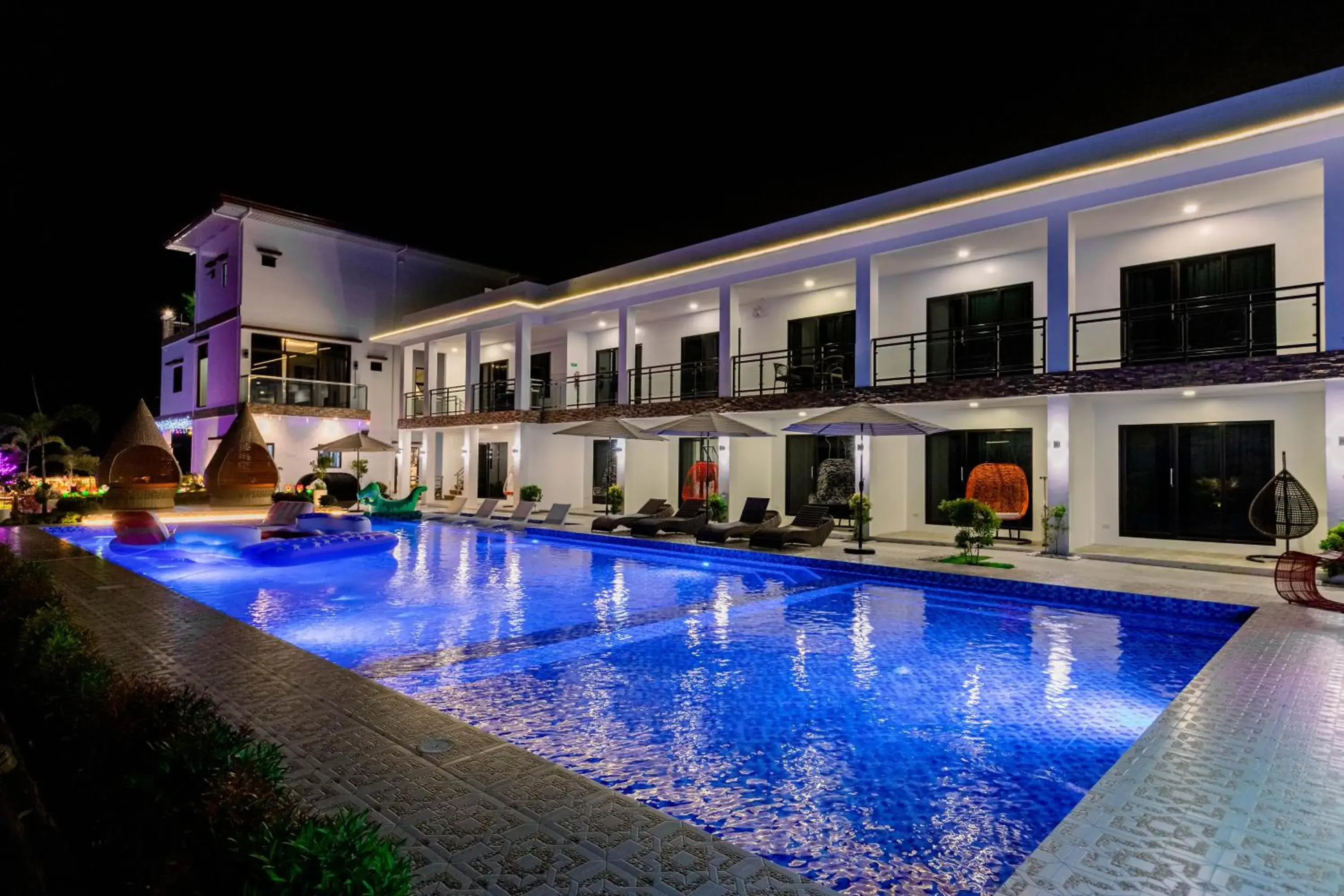 Property building in Sonrisa Resort De Playa by Hiverooms Property building in Sonrisa Resort De Playa by Hiverooms