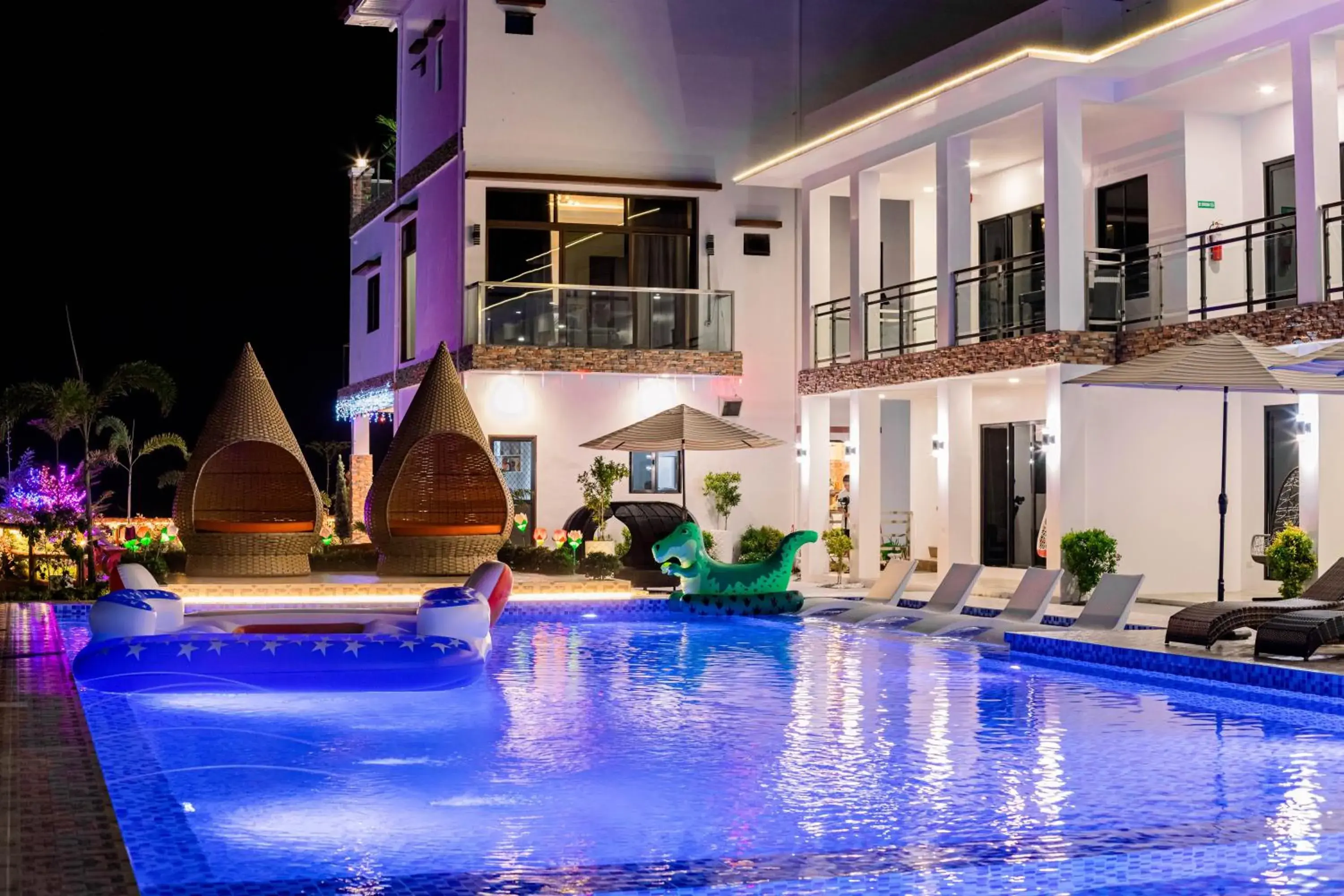 Property building in Sonrisa Resort De Playa by Hiverooms Property building in Sonrisa Resort De Playa by Hiverooms