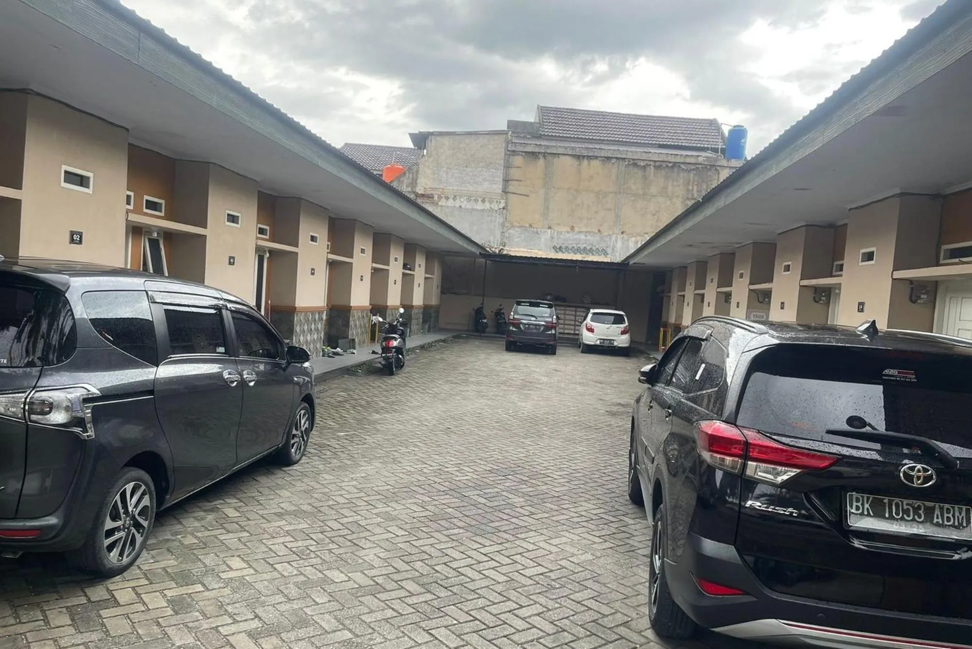 Facade/entrance in Hotel O Aksana Homestay SyariahNearWonderland Trik Art