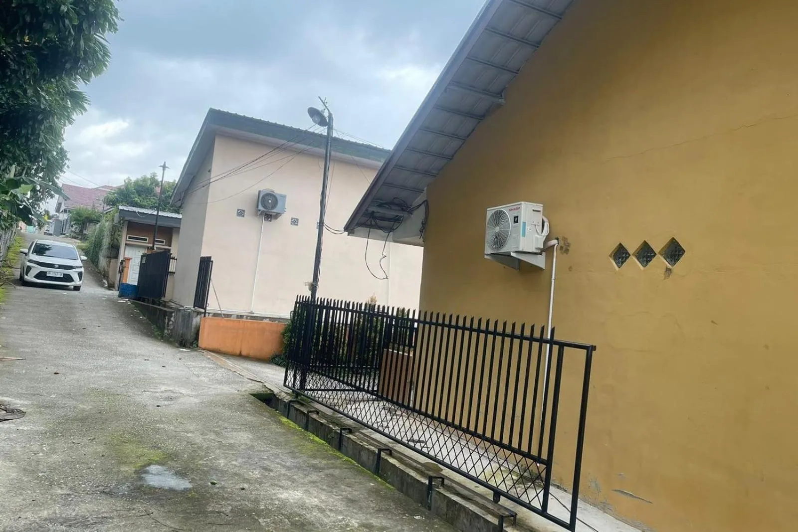 Facade/entrance in Hotel O Aksana Homestay SyariahNearWonderland Trik Art