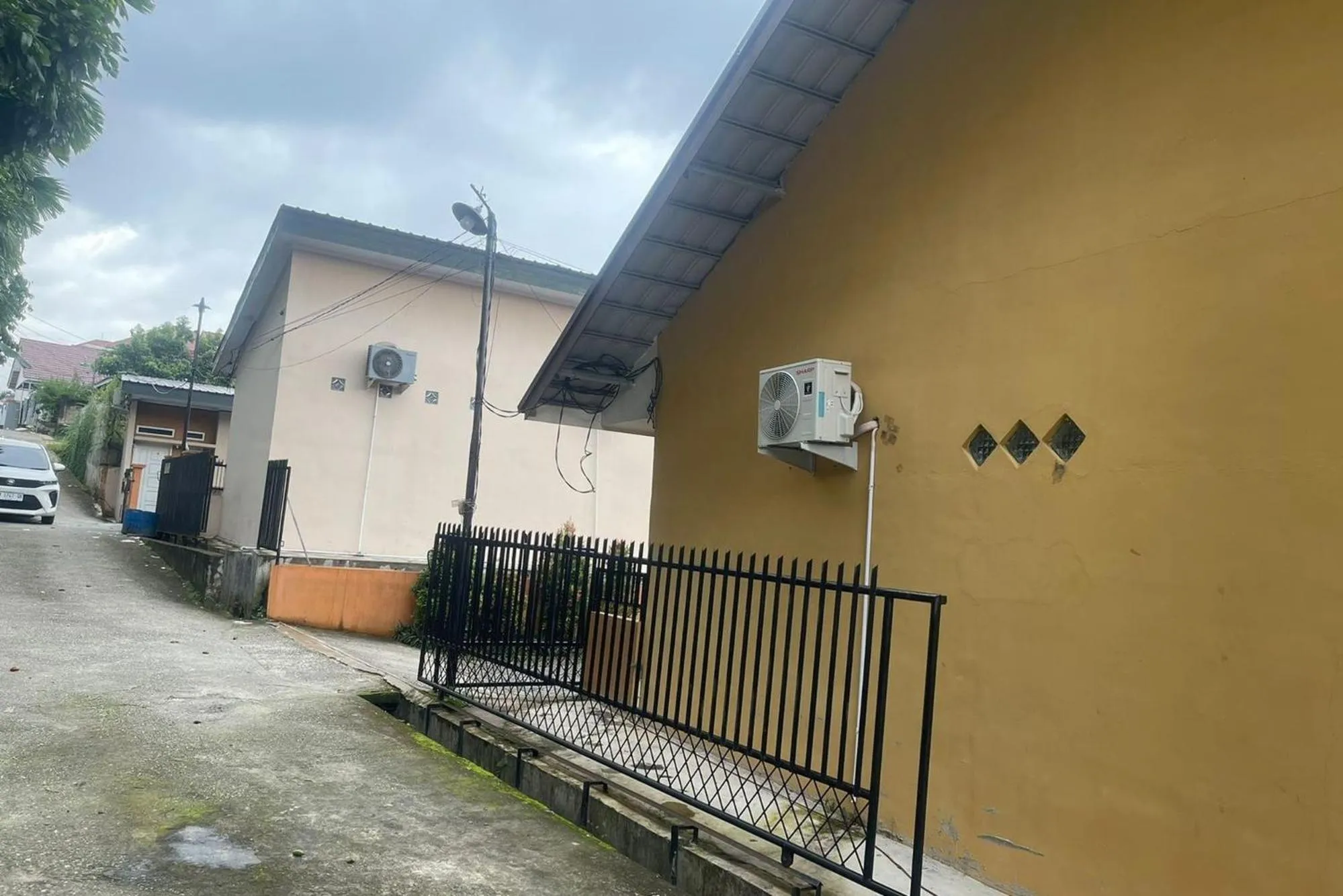 Facade/entrance in Hotel O Aksana Homestay SyariahNearWonderland Trik Art